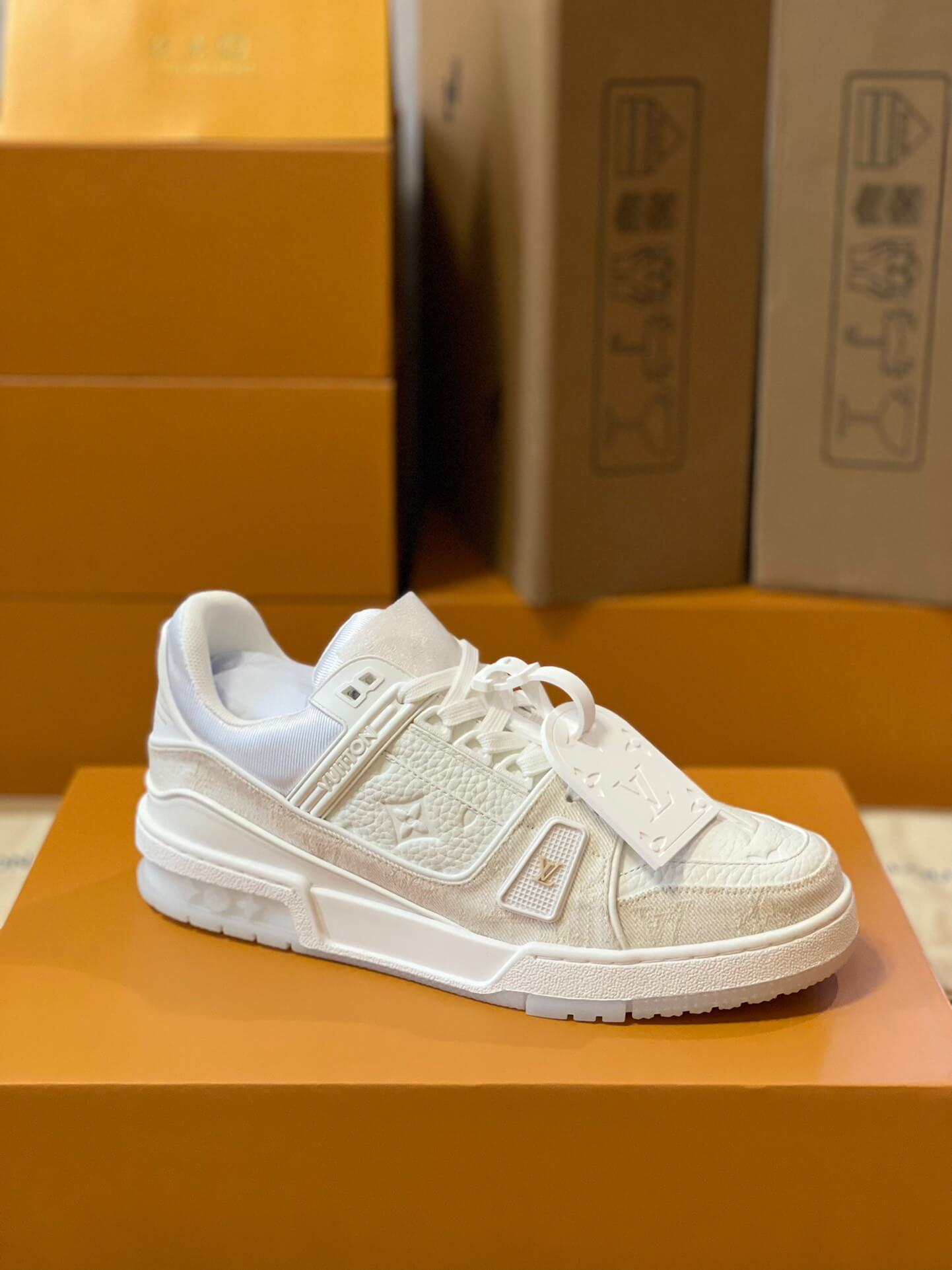 LOUIV Sneakers