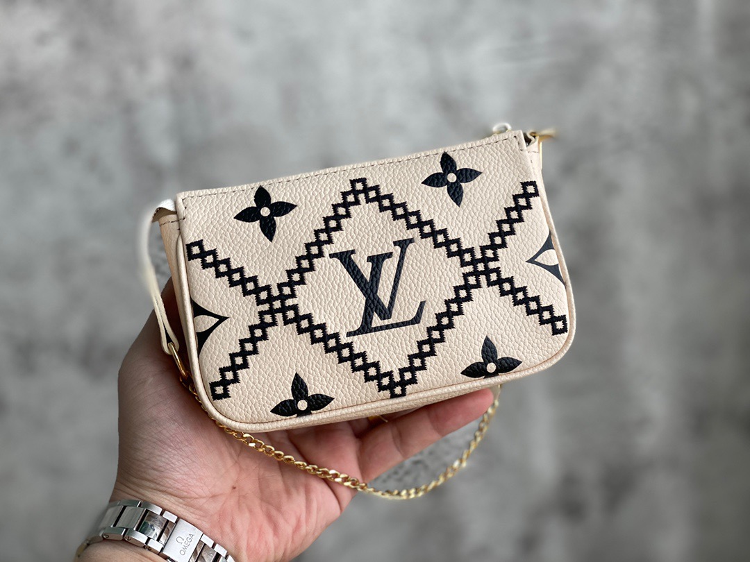 LOUIV Pochette M81140