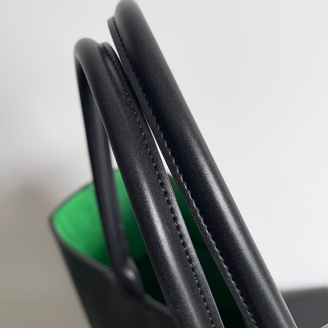 BV Arco Tote