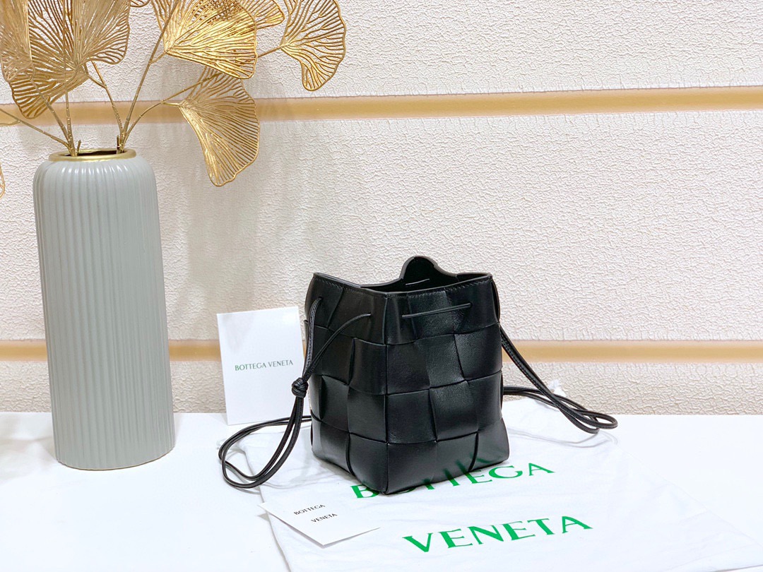 BV Bucket Bag