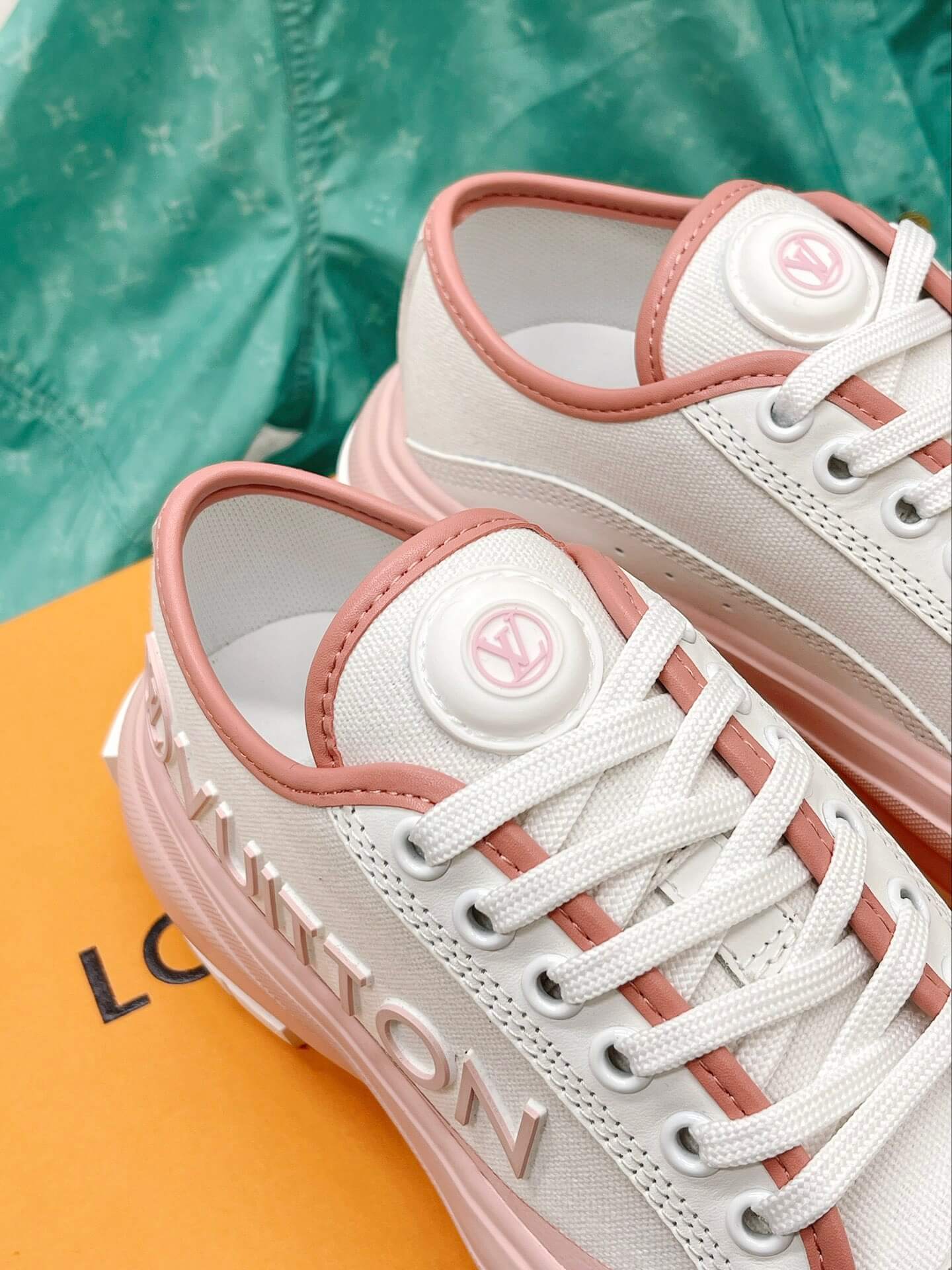 LOUIV Sneakers