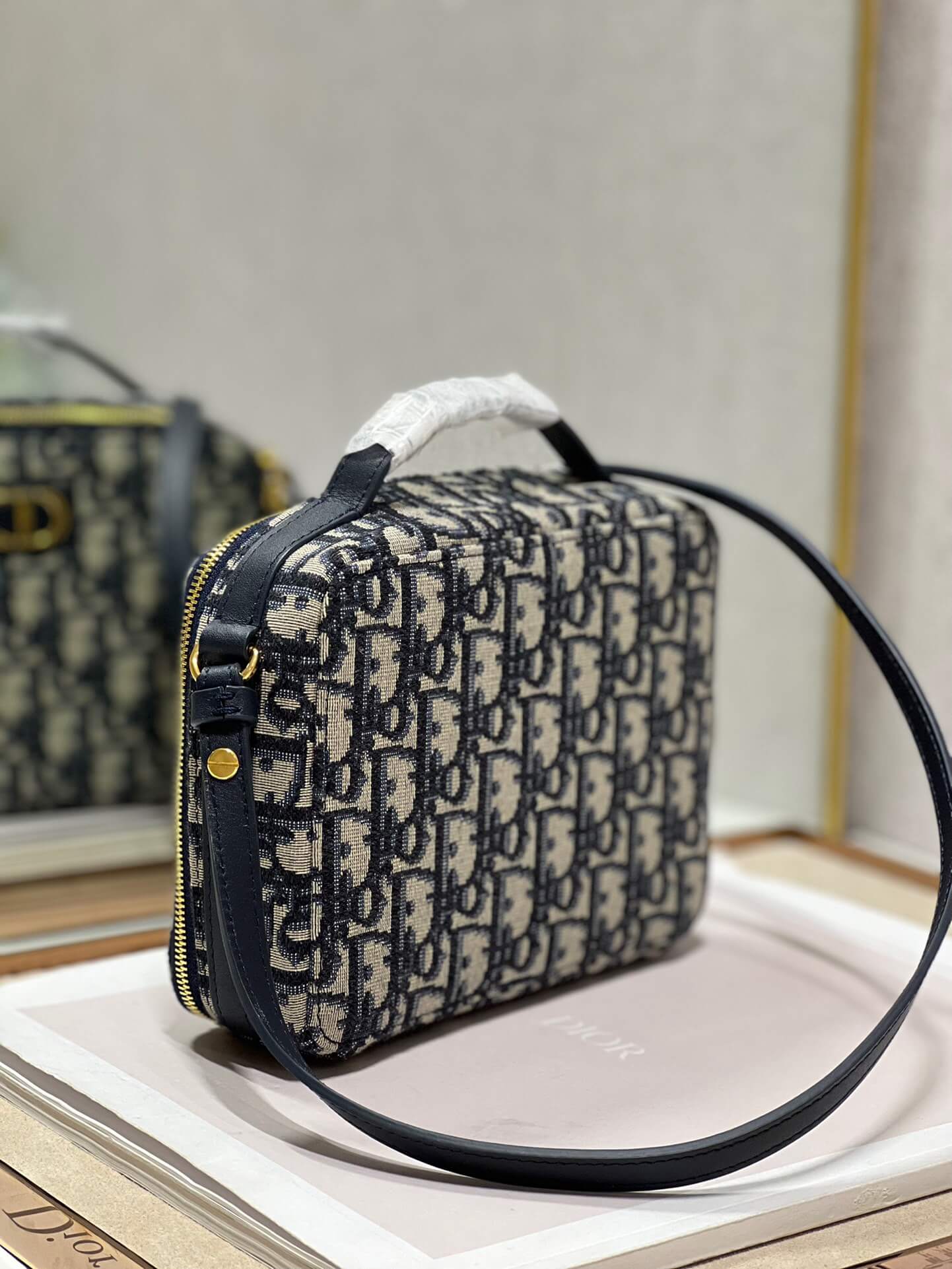 CD Caro Vanity