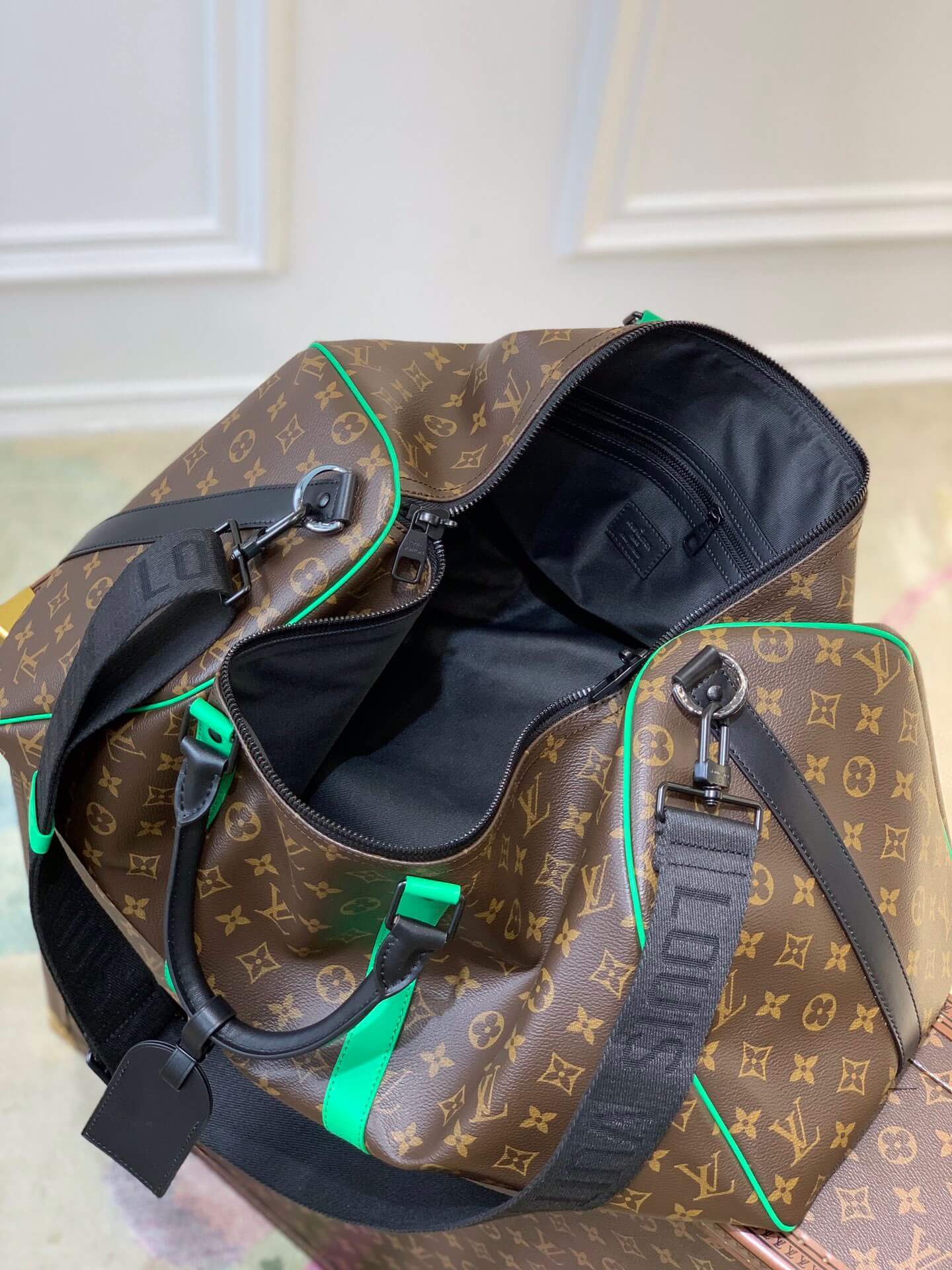 LOUIV Keepall