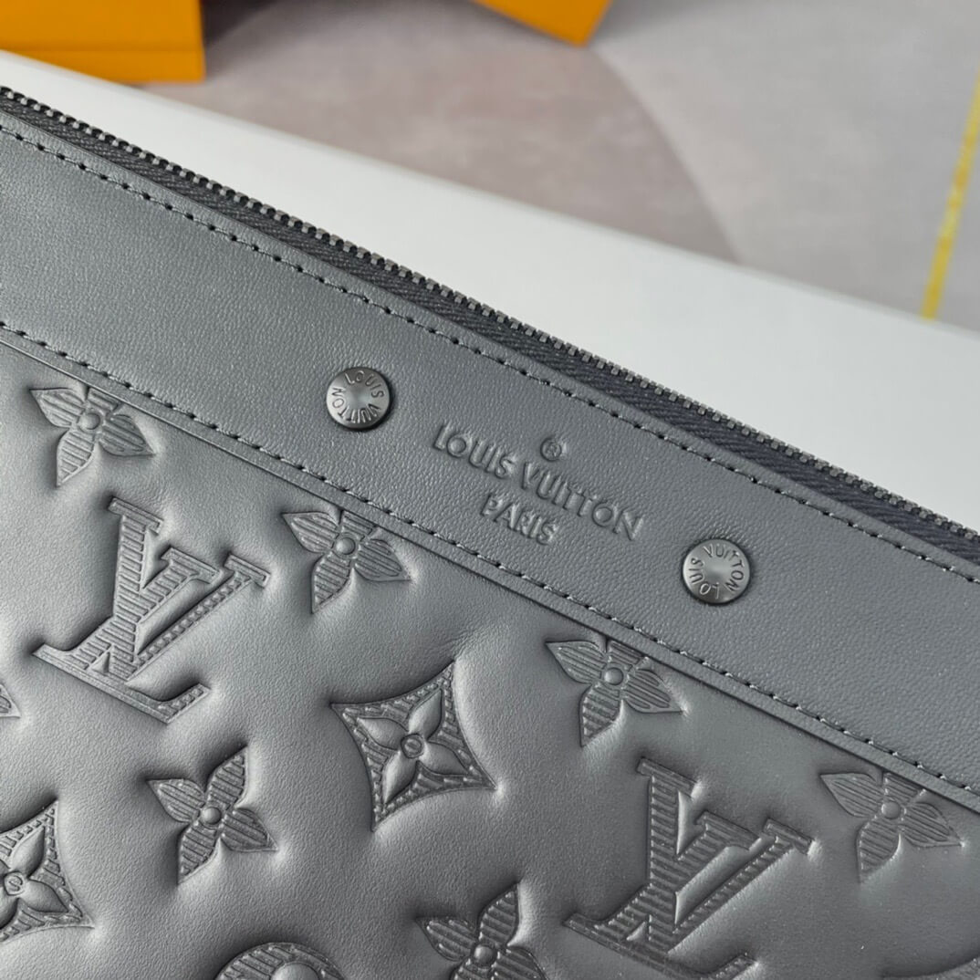LOUIV Pouch