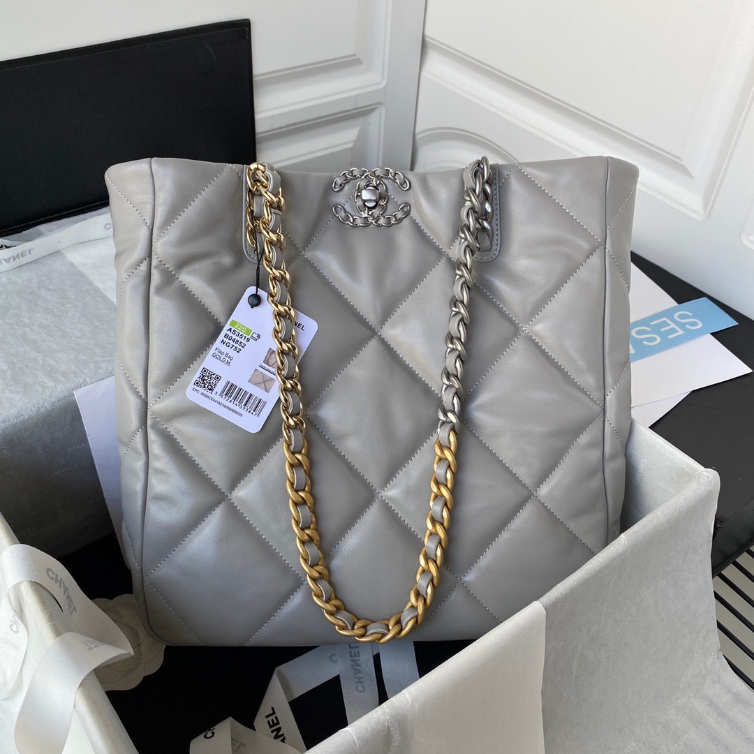 CC 19 Tote