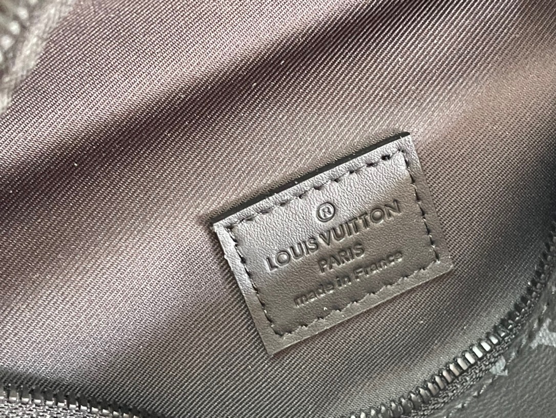 LOUIV M46035 Discovery