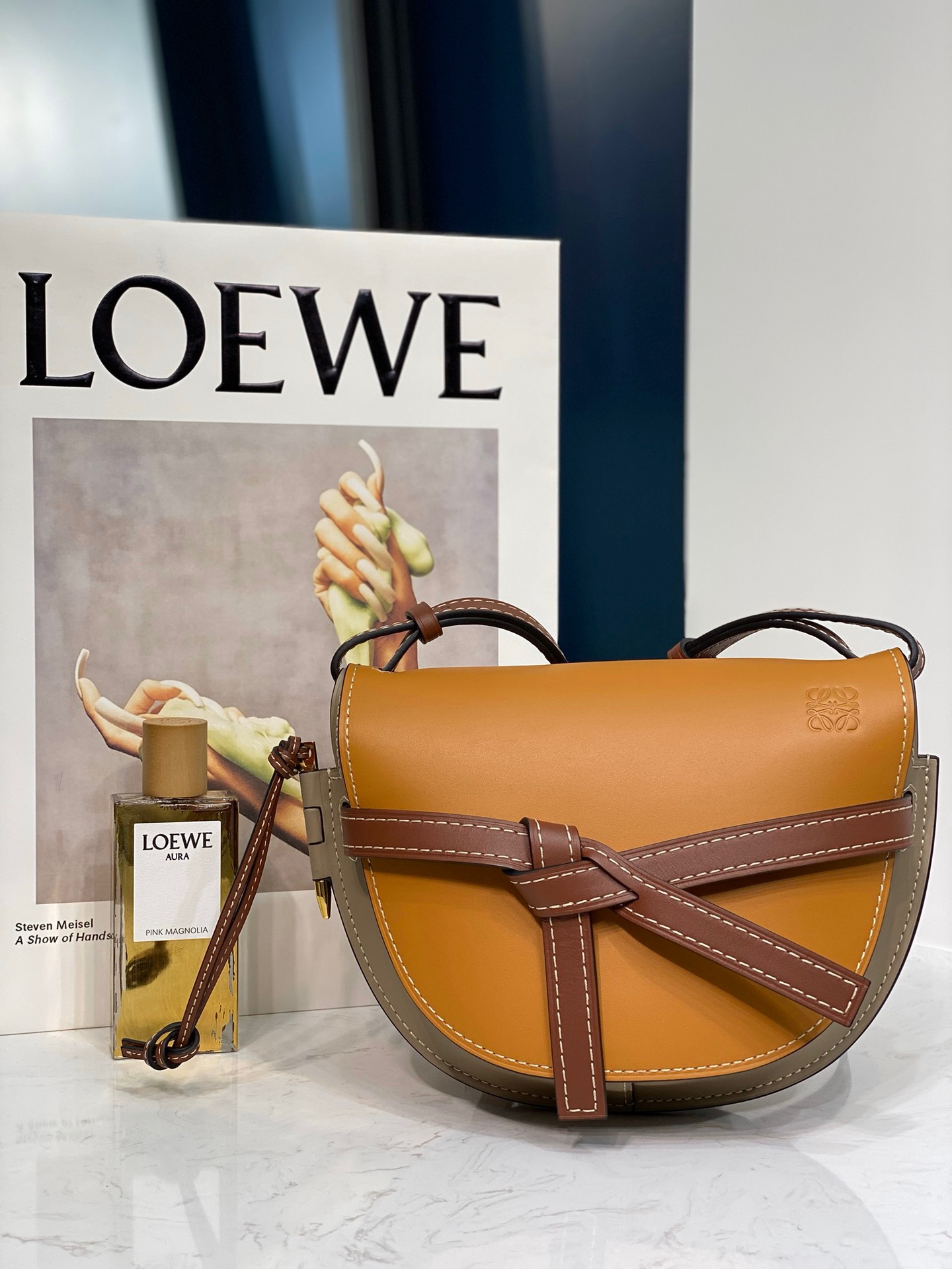 LOEW Gate