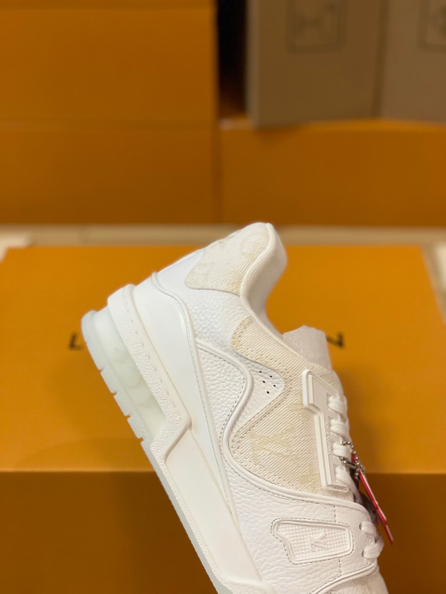 LOUIV Sneakers