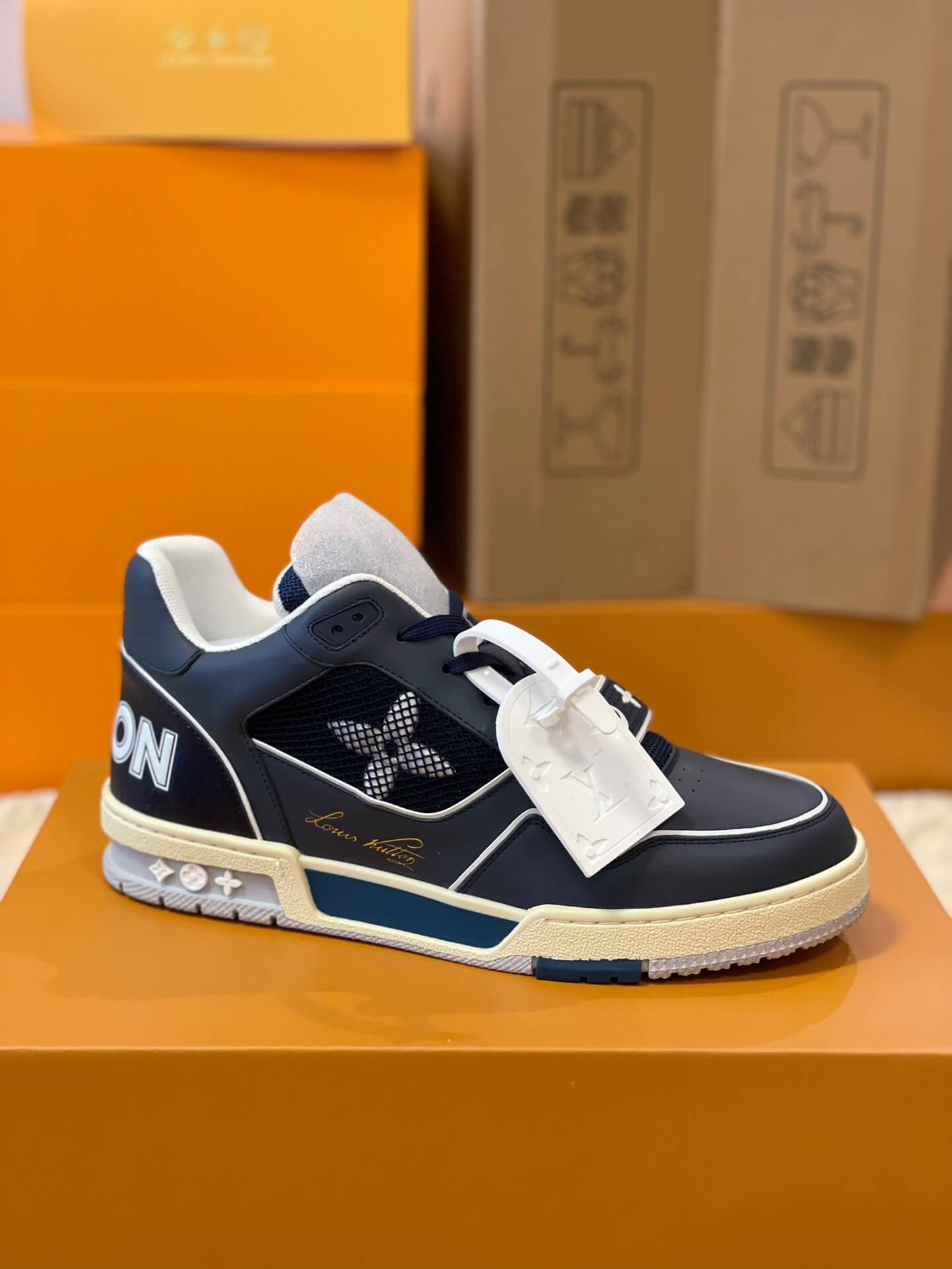 LOUIV Sneakers