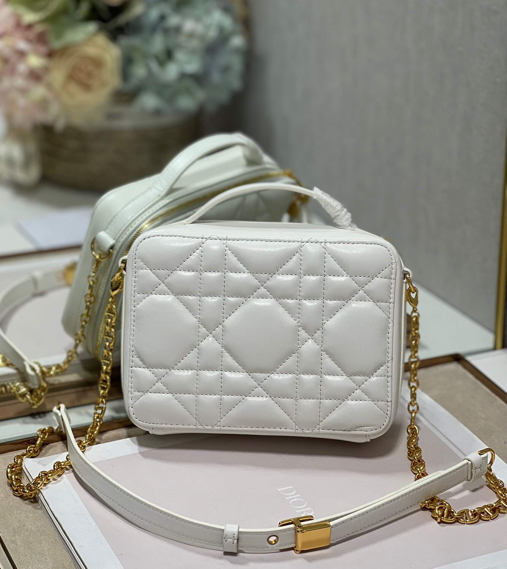 CD Caro Vanity