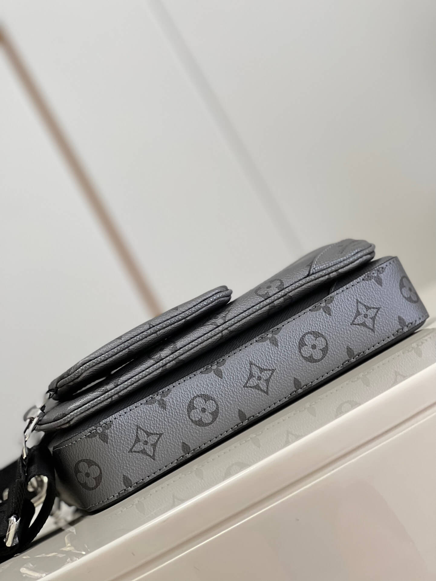 LOUIV Eclipse Messenger Bag