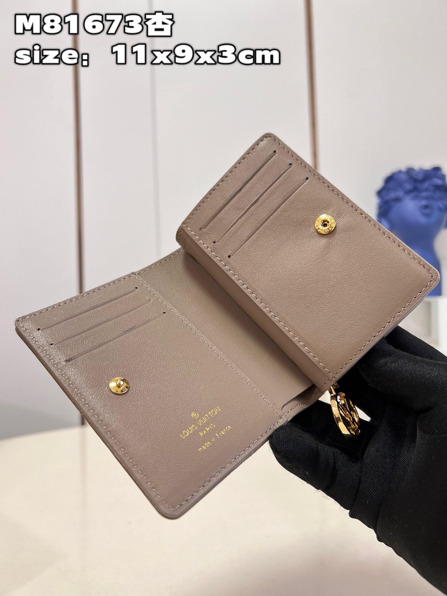 LOUIV Coussin Wallet