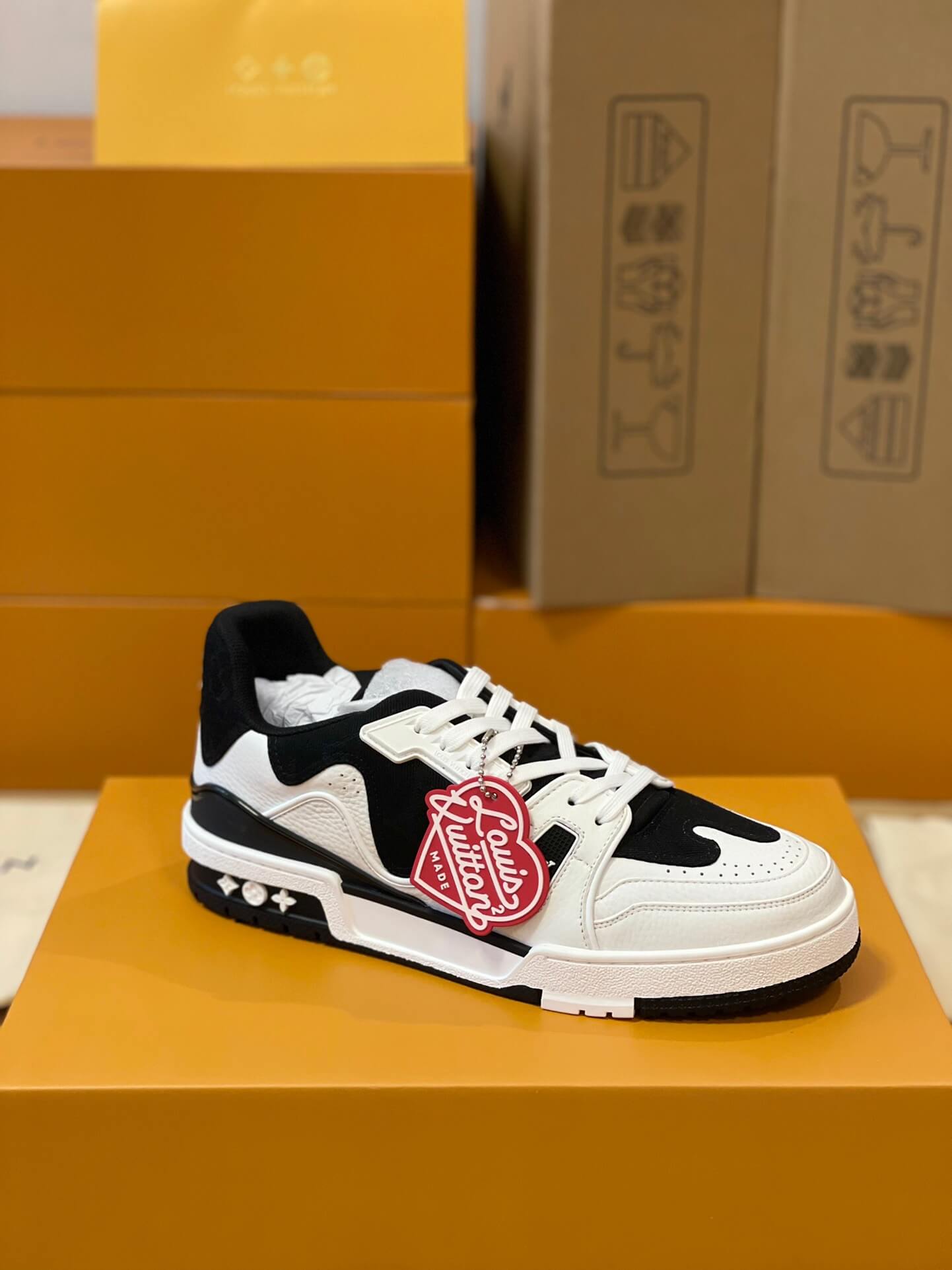 LOUIV Sneakers