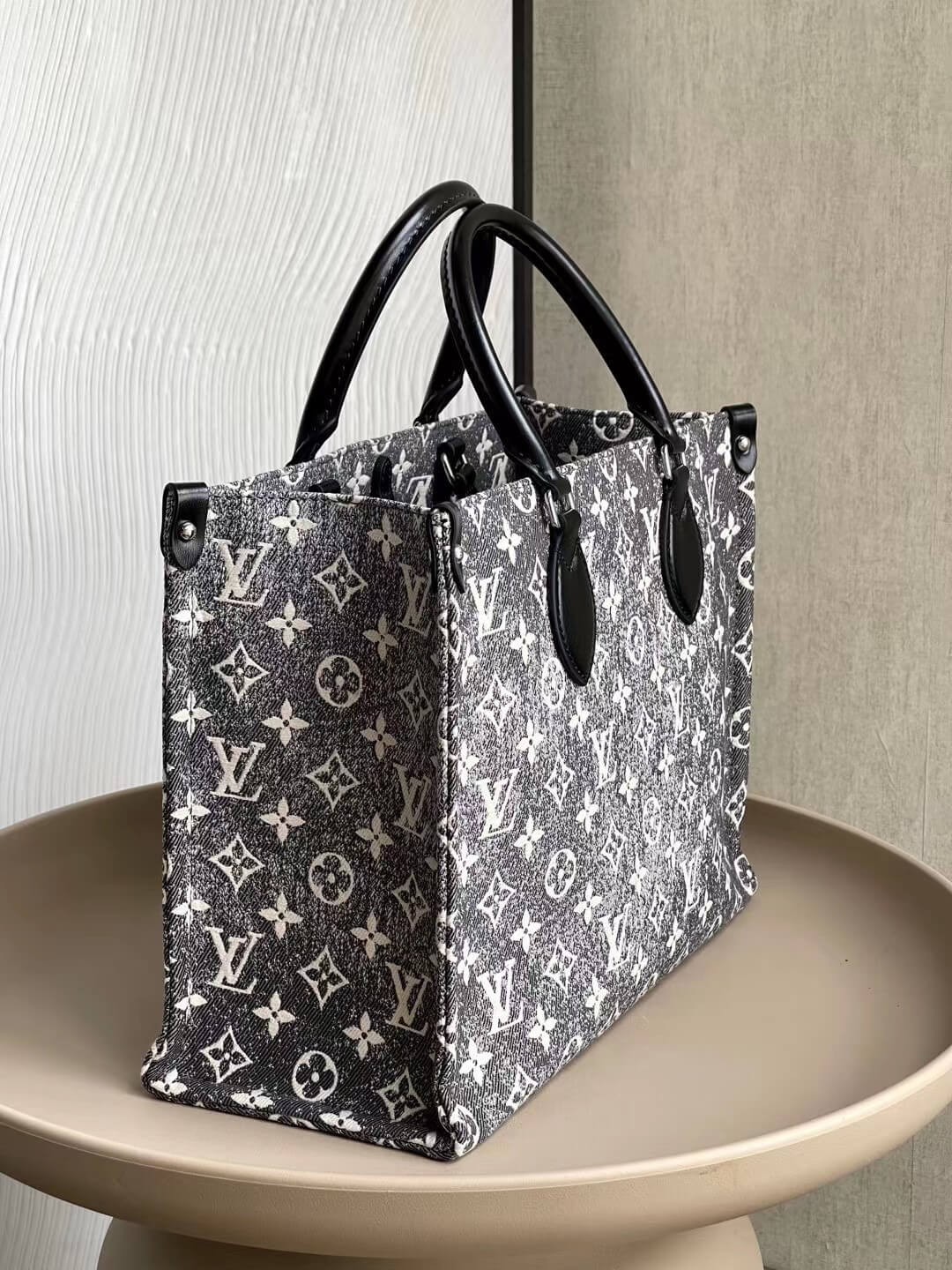 LOUIV Onthego