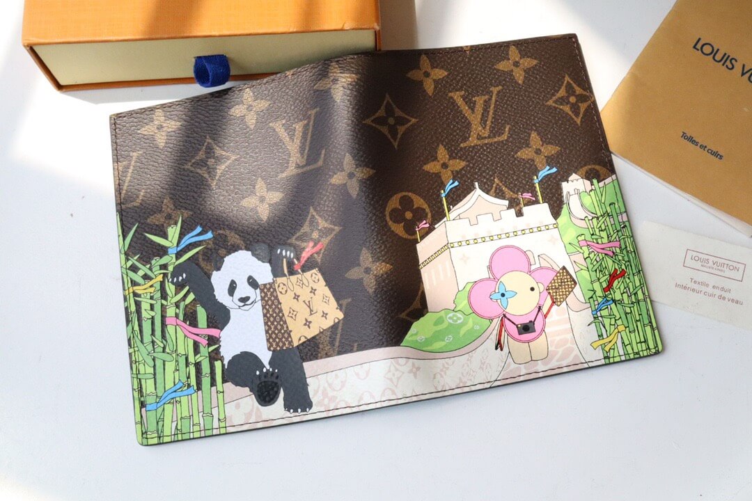 LOUIV Passport Cover