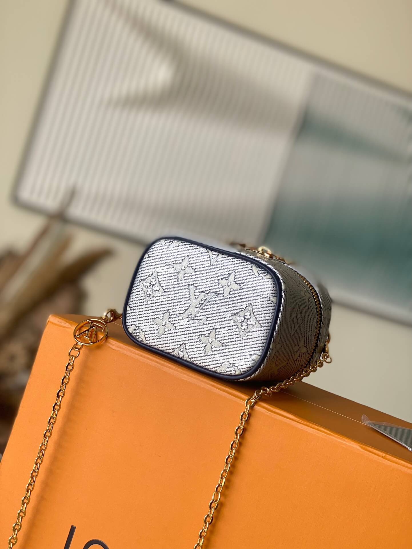 LOUIV Micro Vanity
