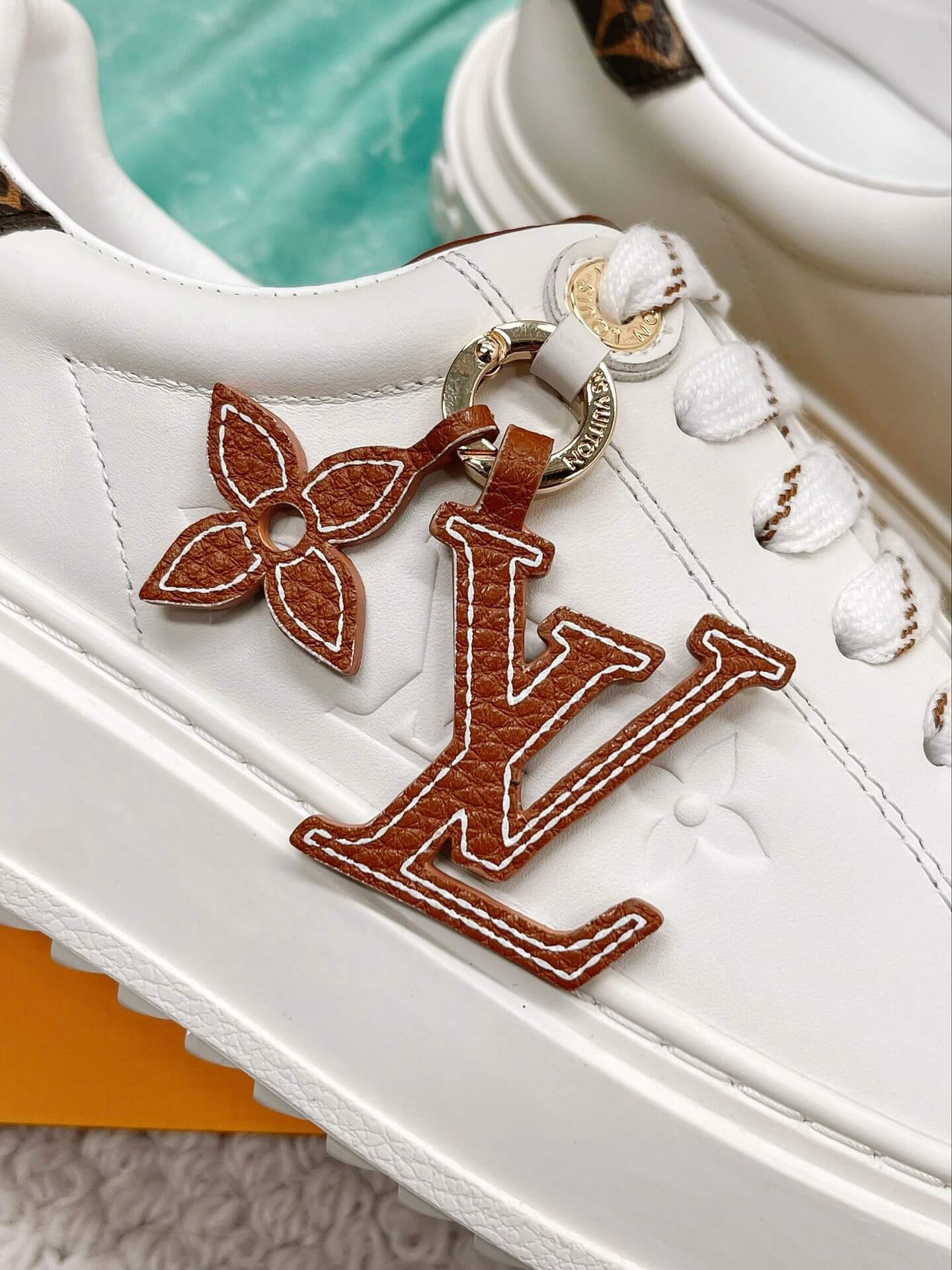 LOUIV Sneakers