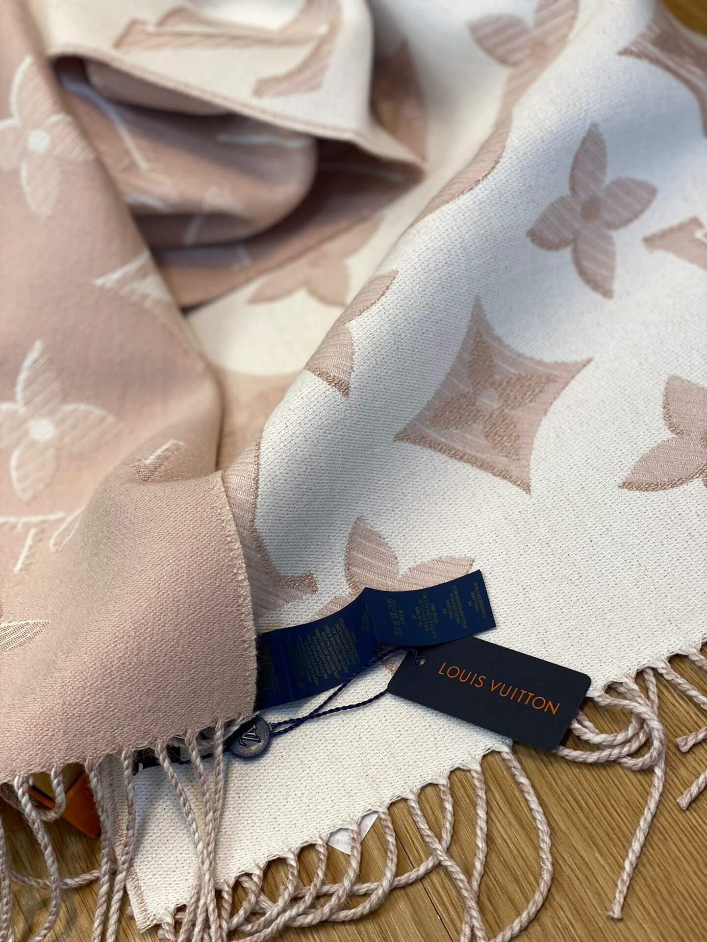 LOUIV Scarfs