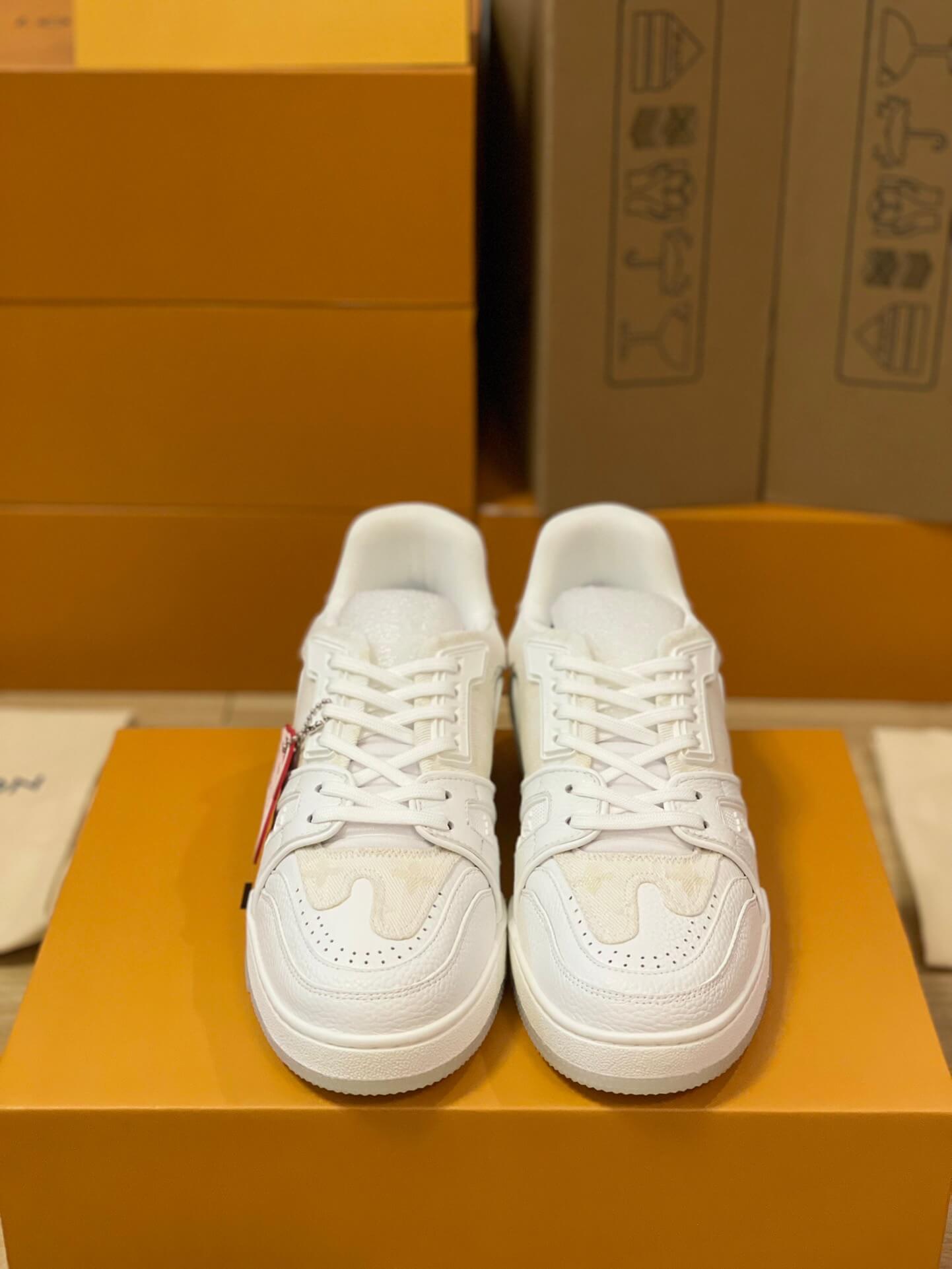 LOUIV Sneakers