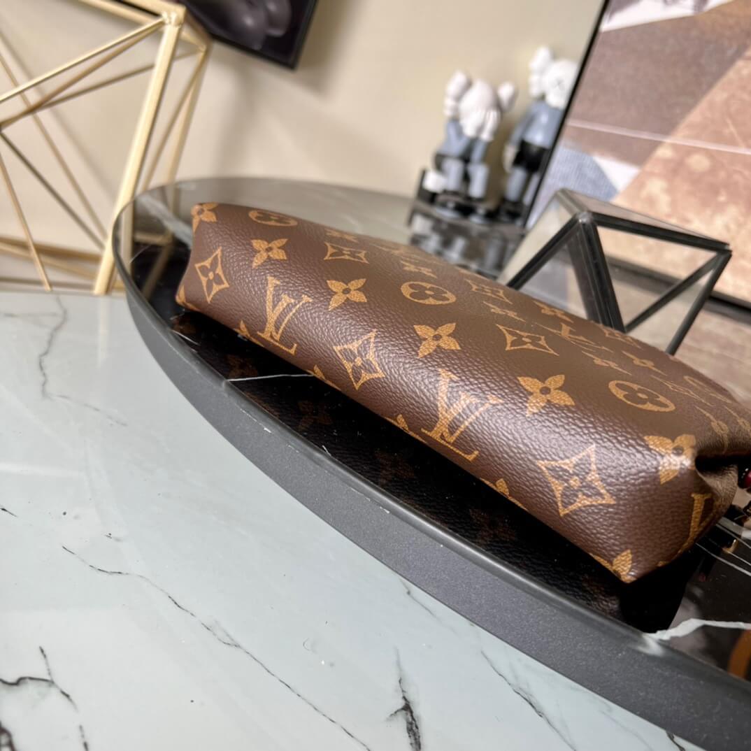 LOUIV Pallas Clutch