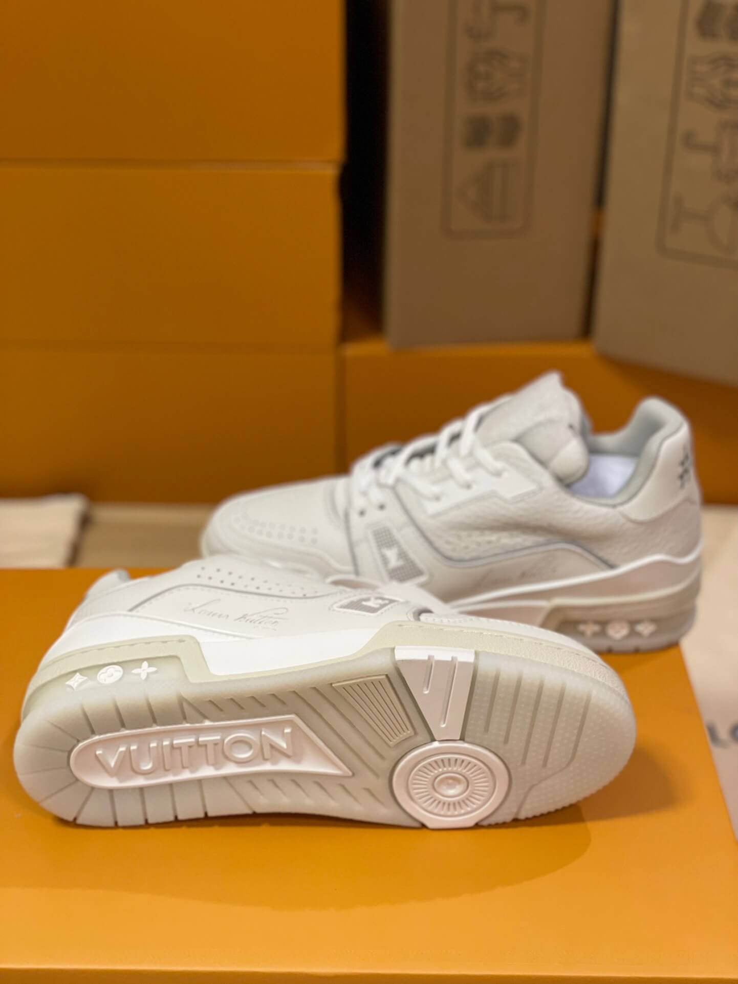 LOUIV Sneakers