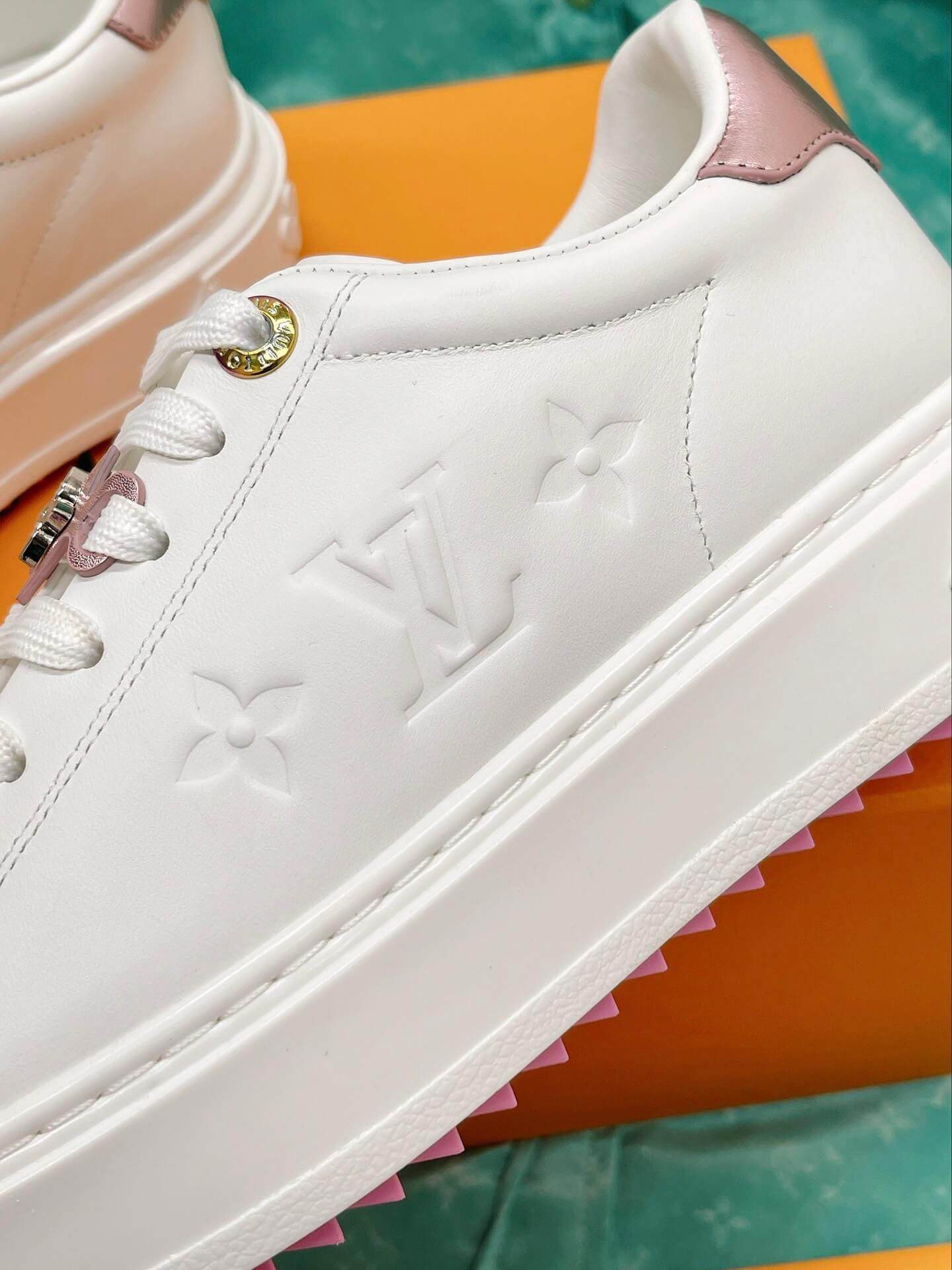 LOUIV Sneakers