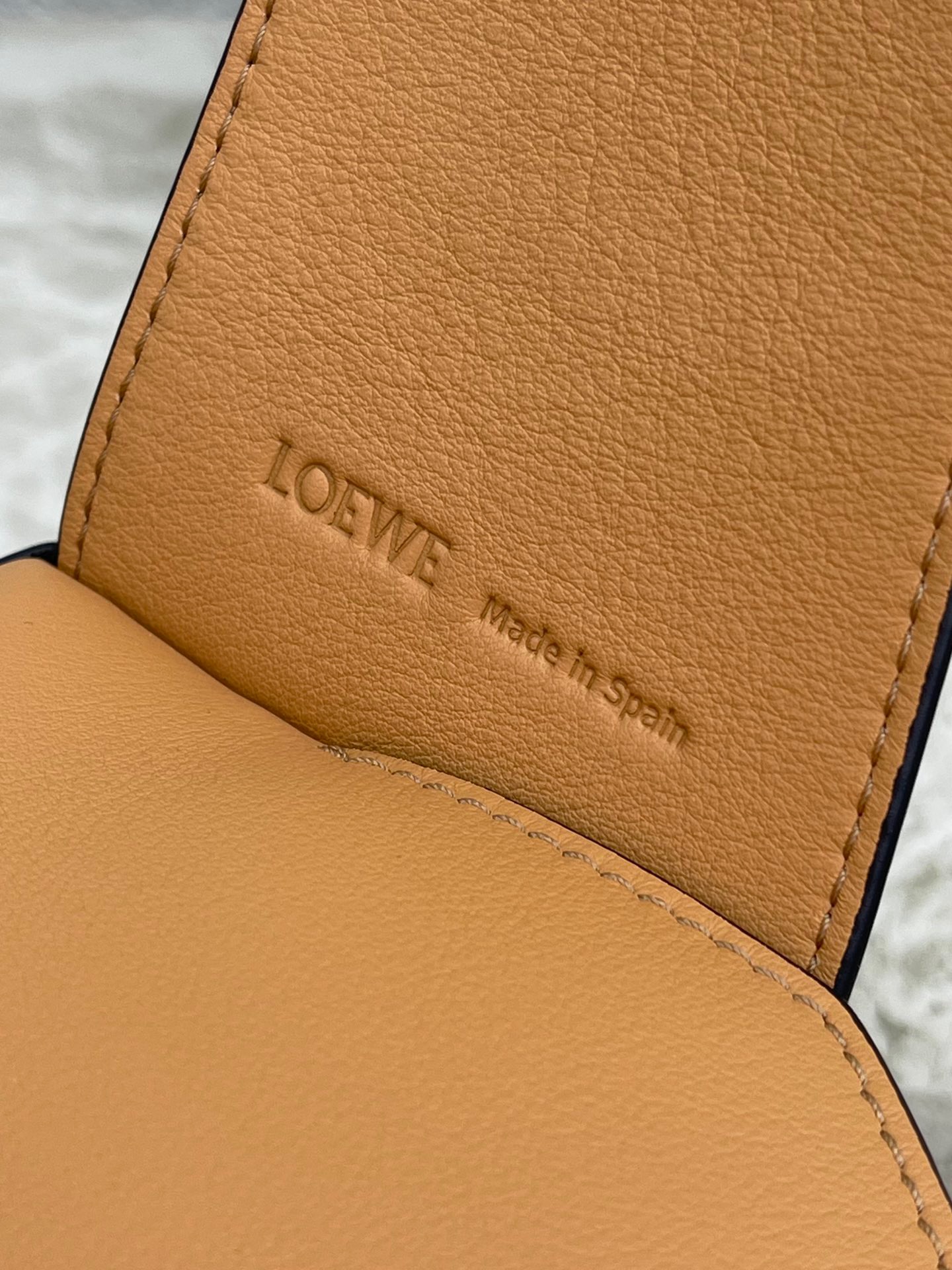 LOEW Puzzle Hobo