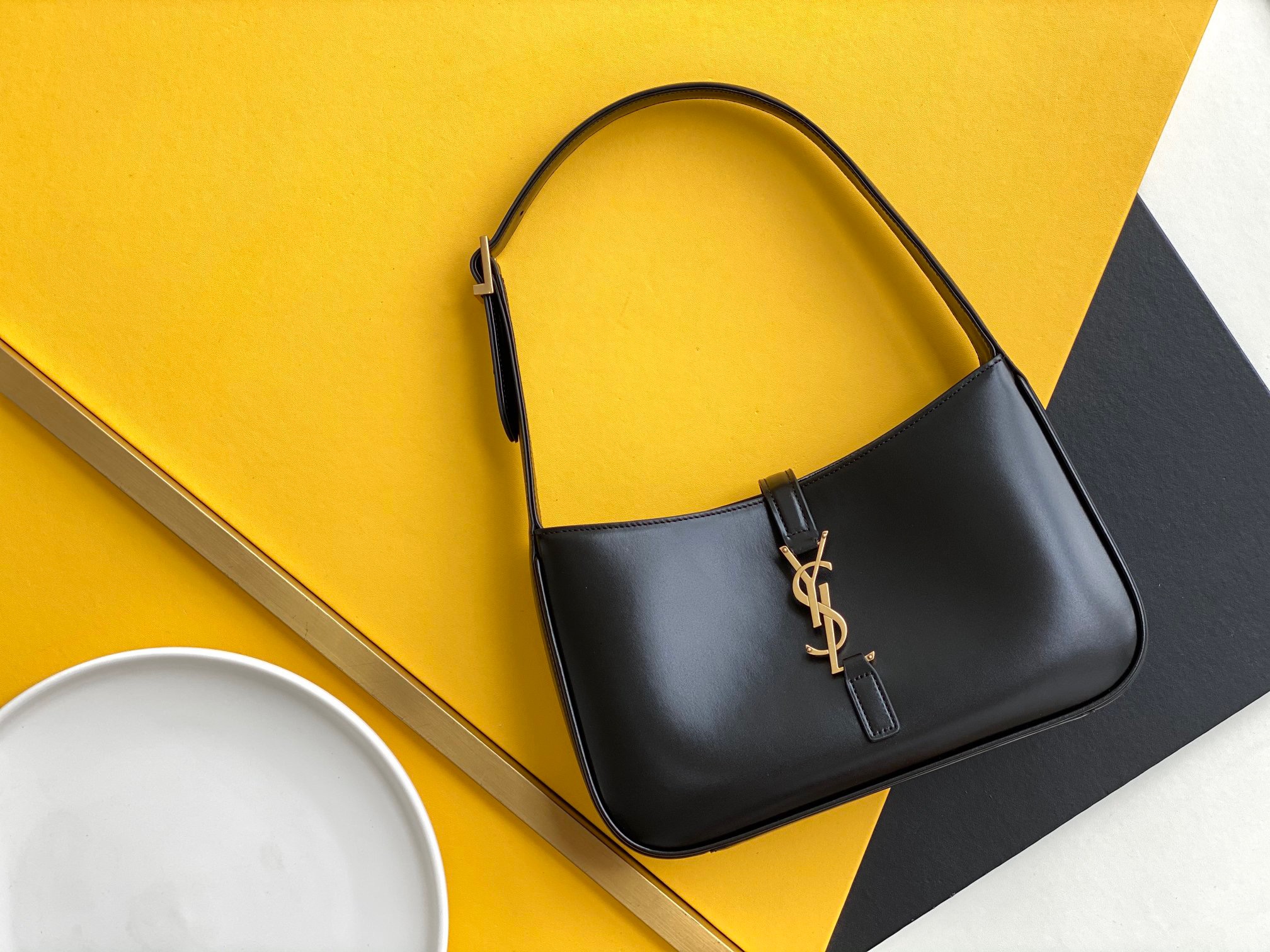 YSL Le5A7