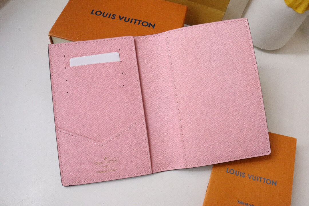 LOUIV Passport Cover