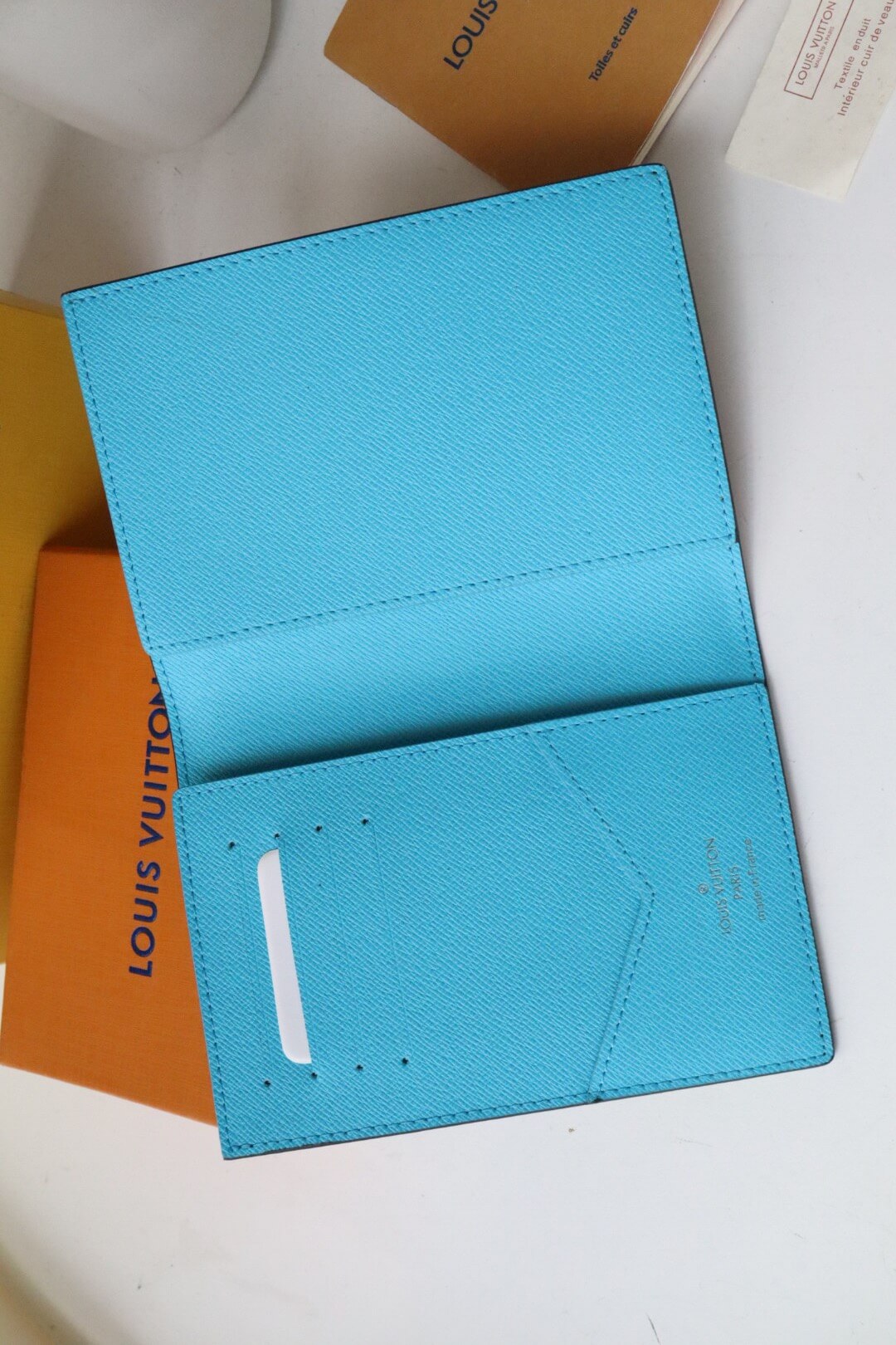 LOUIV Passport Cover