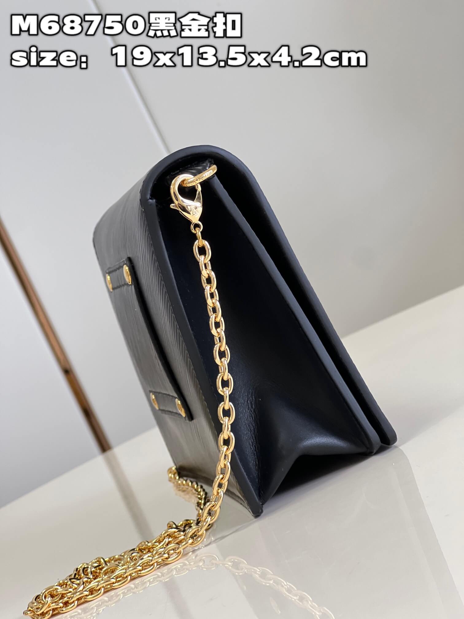 LOUIV Twist Belt Bag