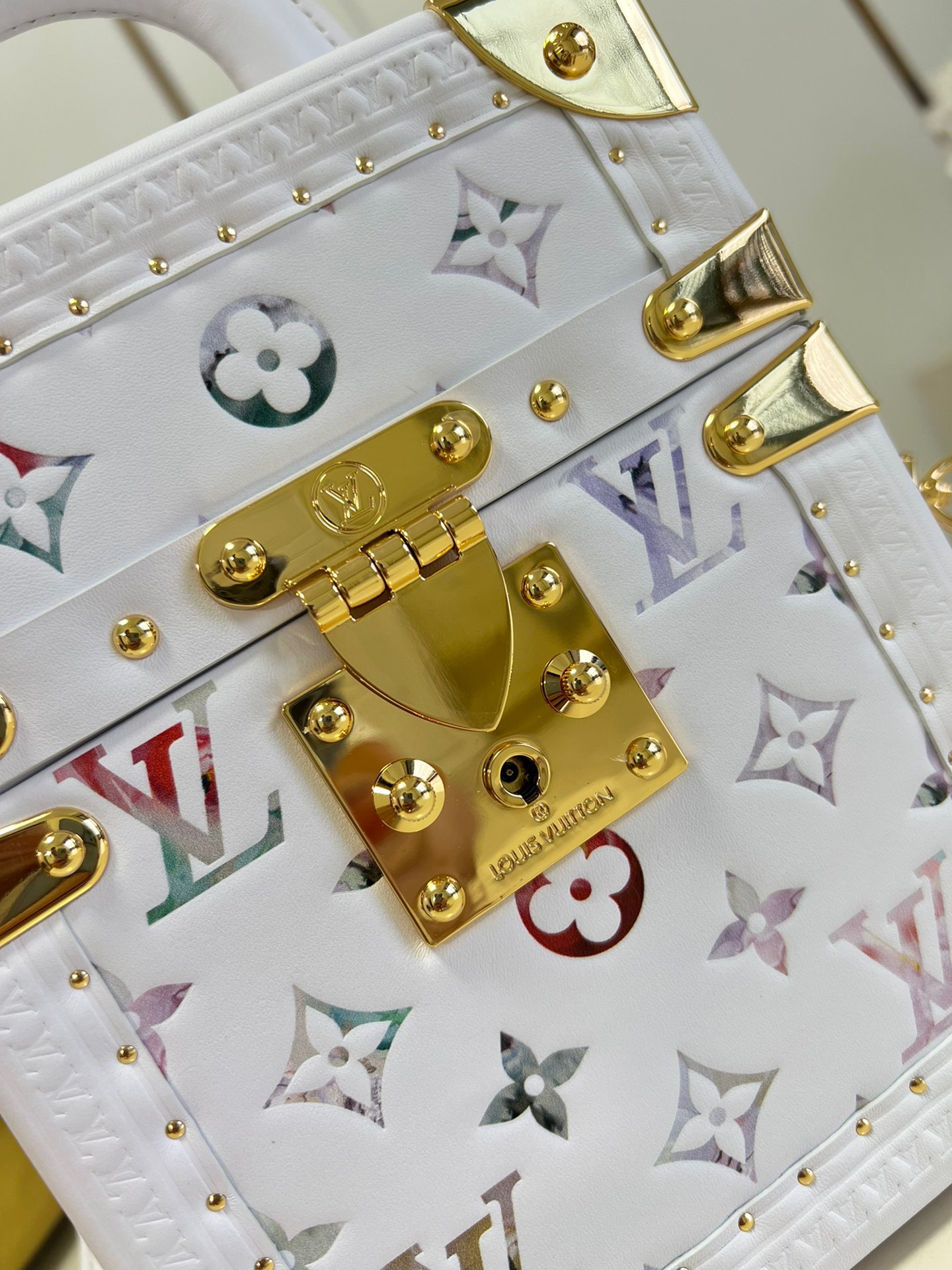 LOUIV Camera Box