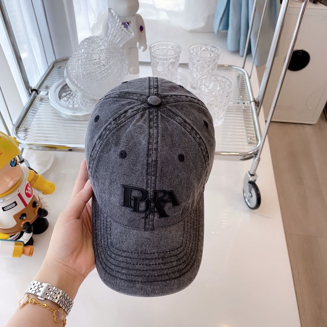 Caps