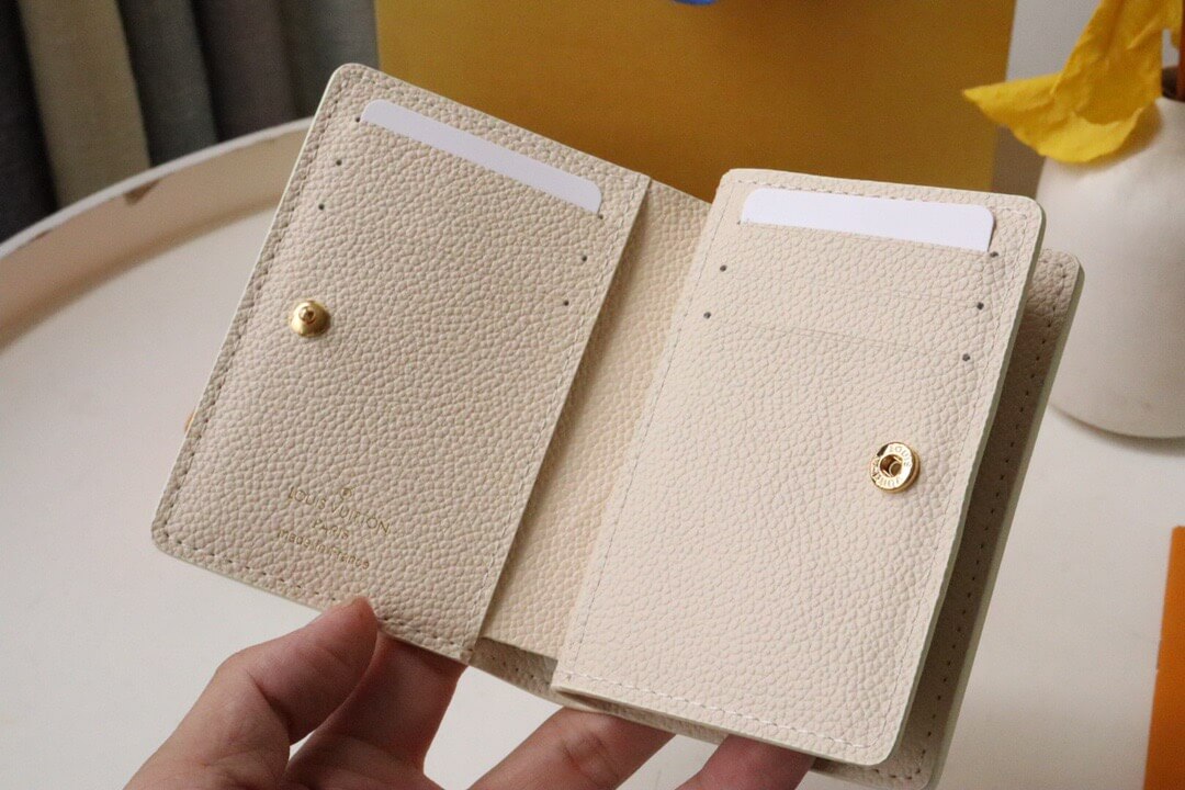 LOUIV Foldable Wallet