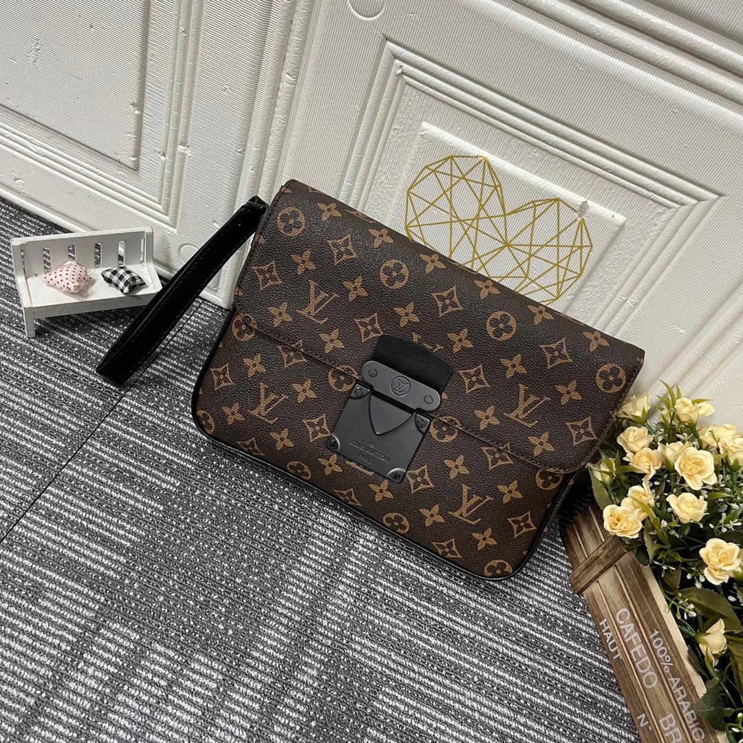 LOUIV Macassar Clutch