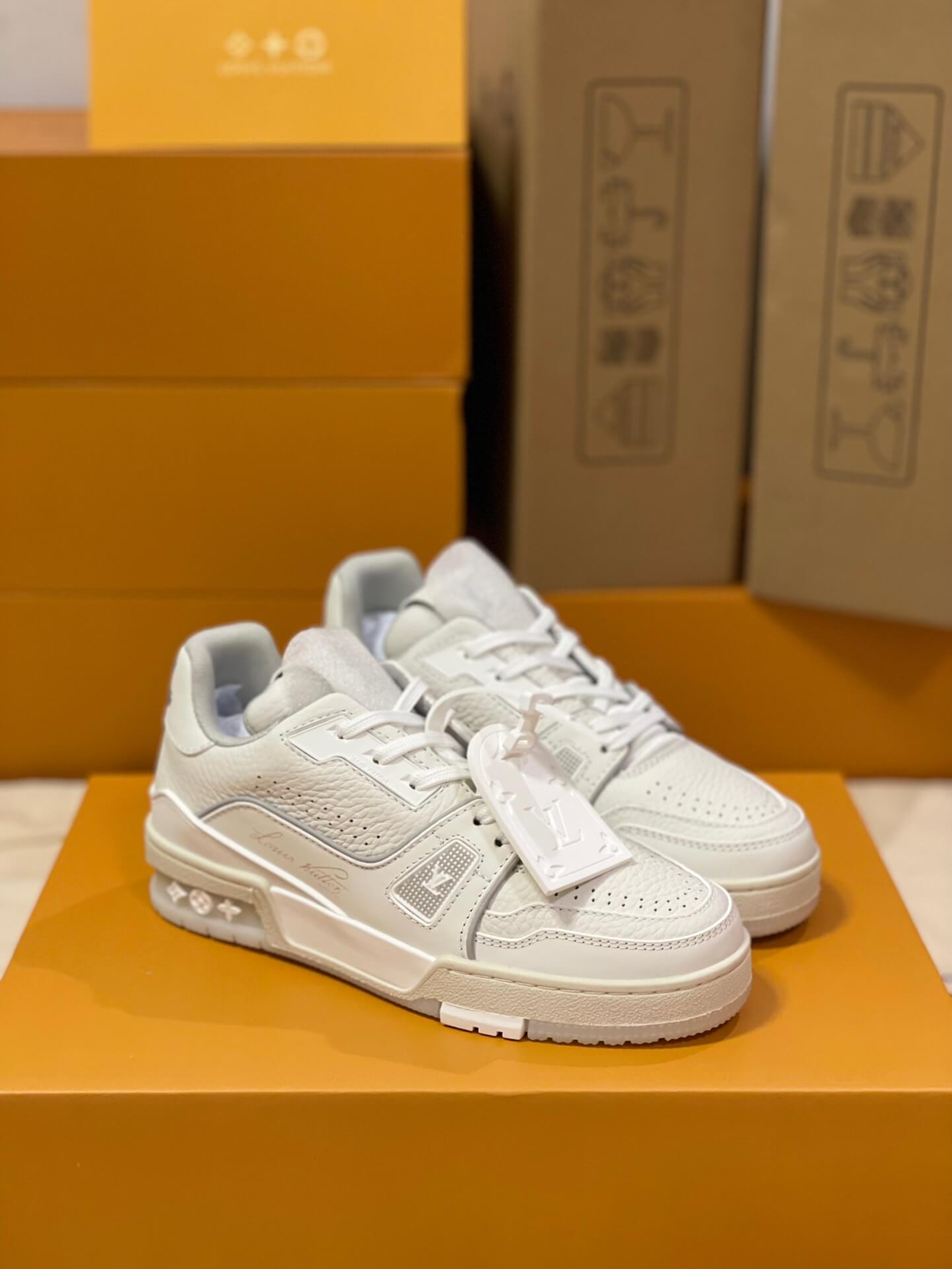 LOUIV Sneakers