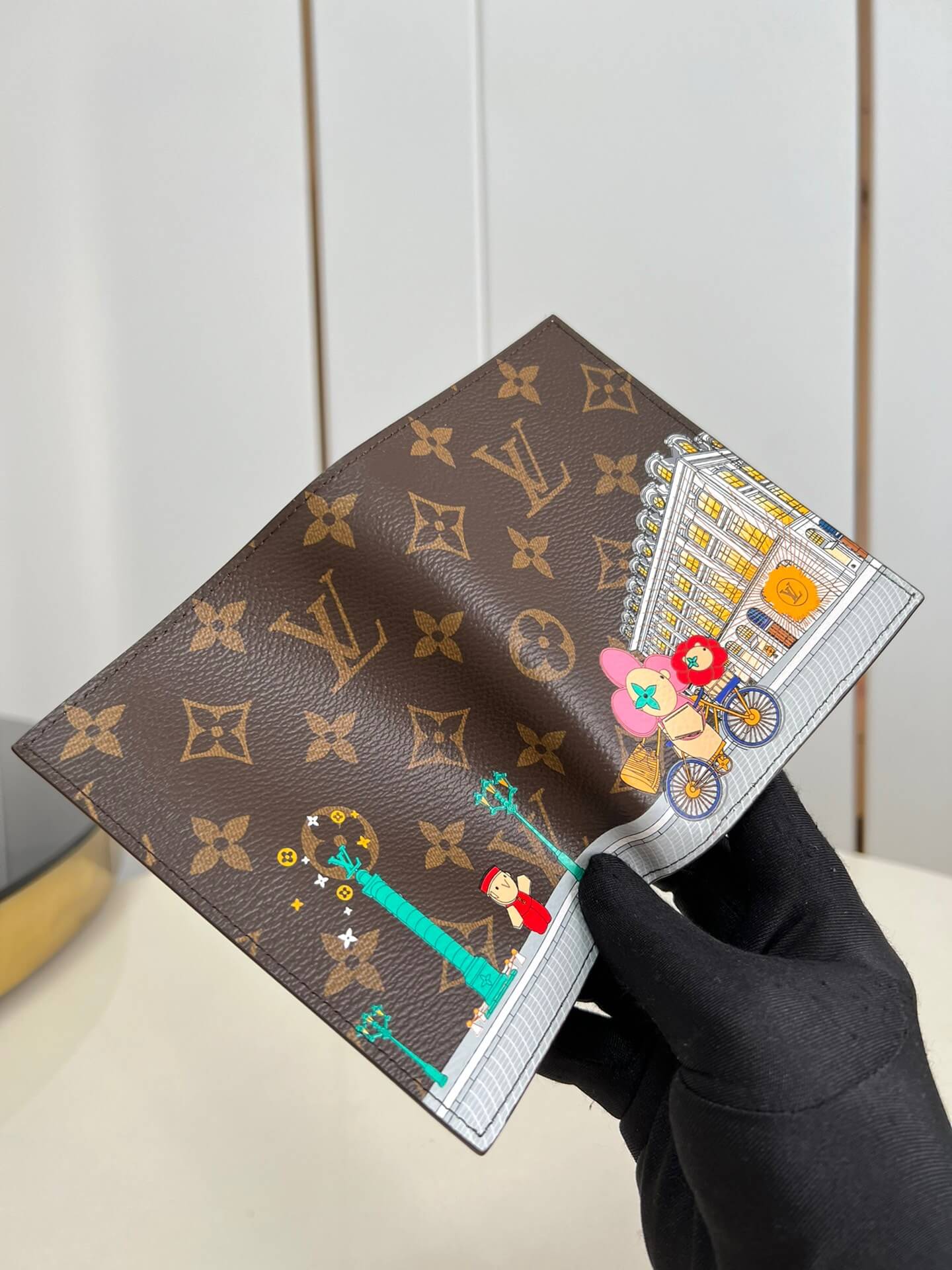 LOUIV Passport Cover