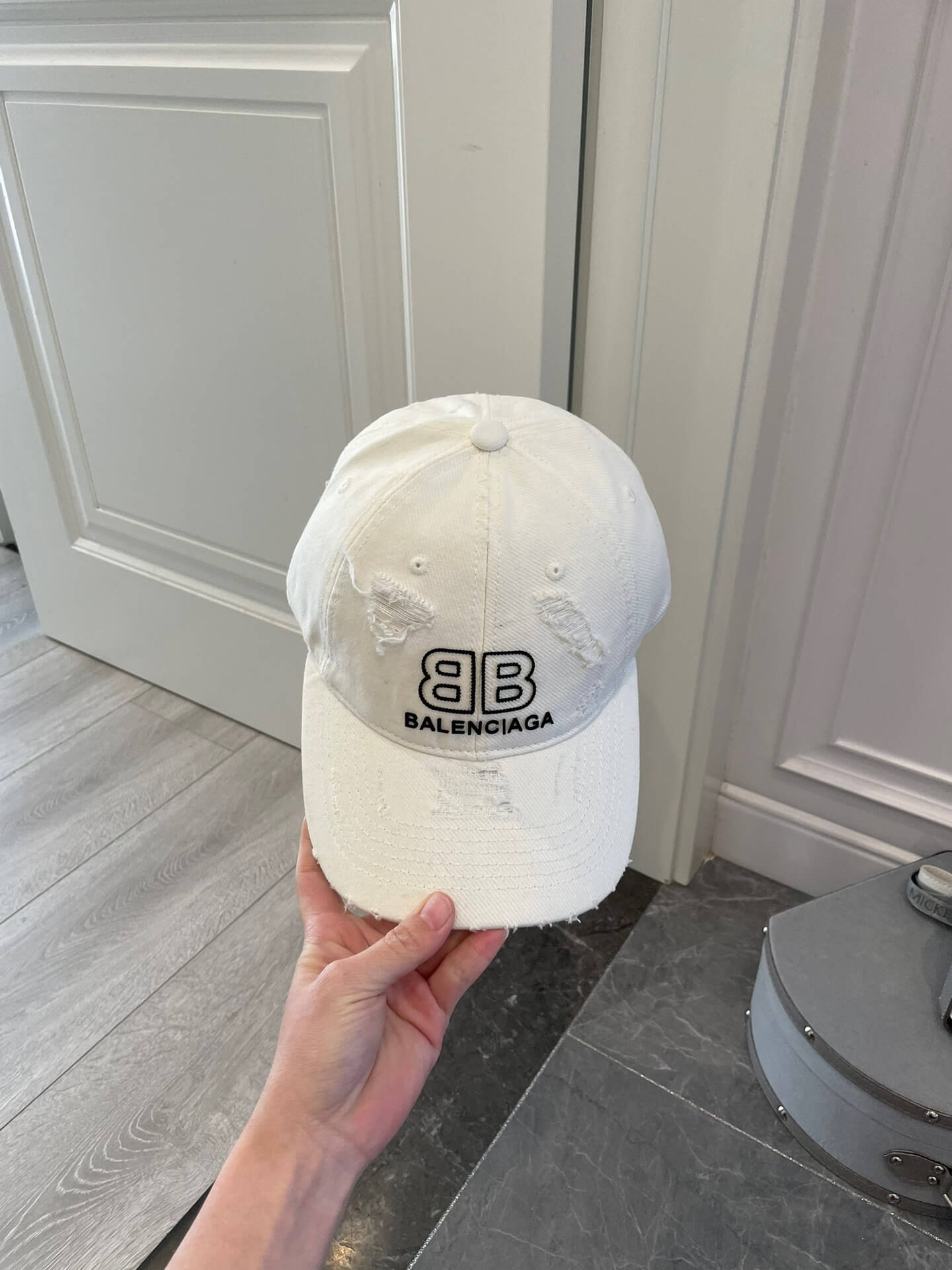 Caps