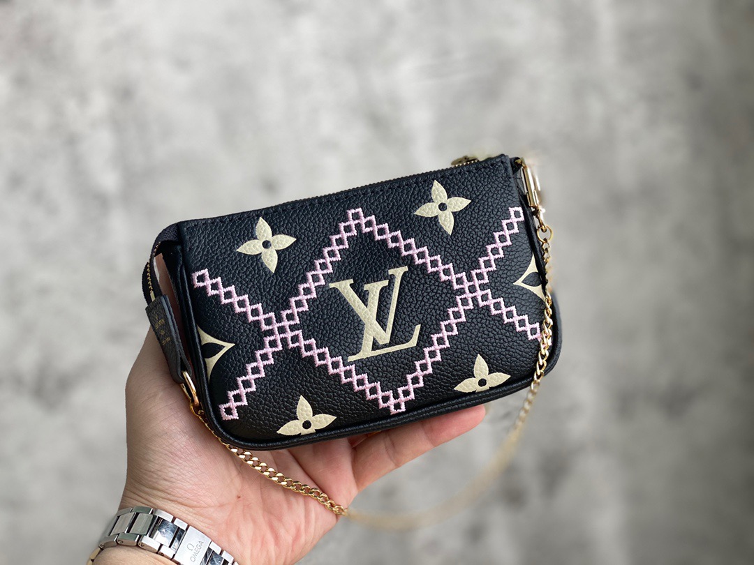 LOUIV Pochette M81140