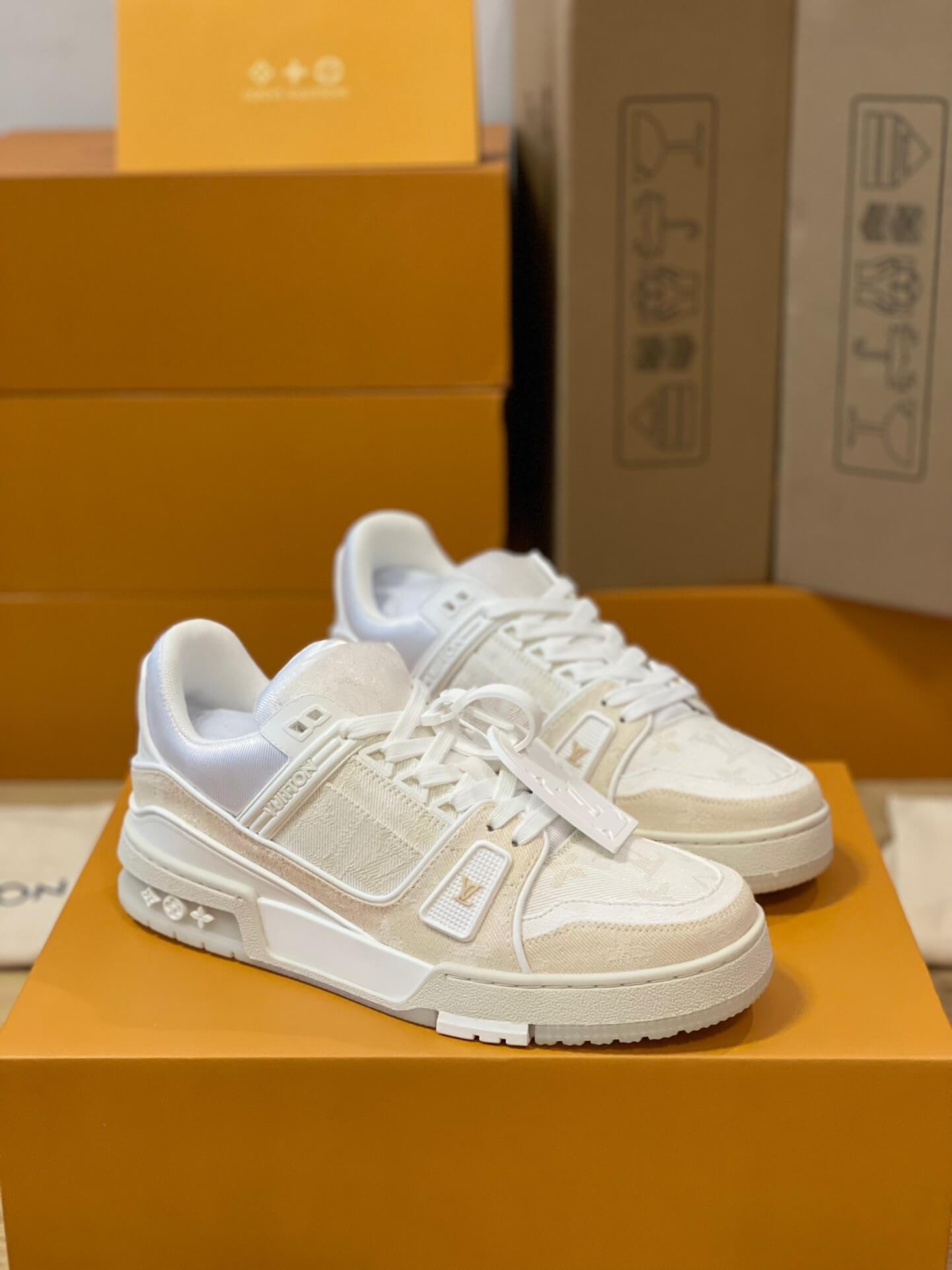 LOUIV Sneakers