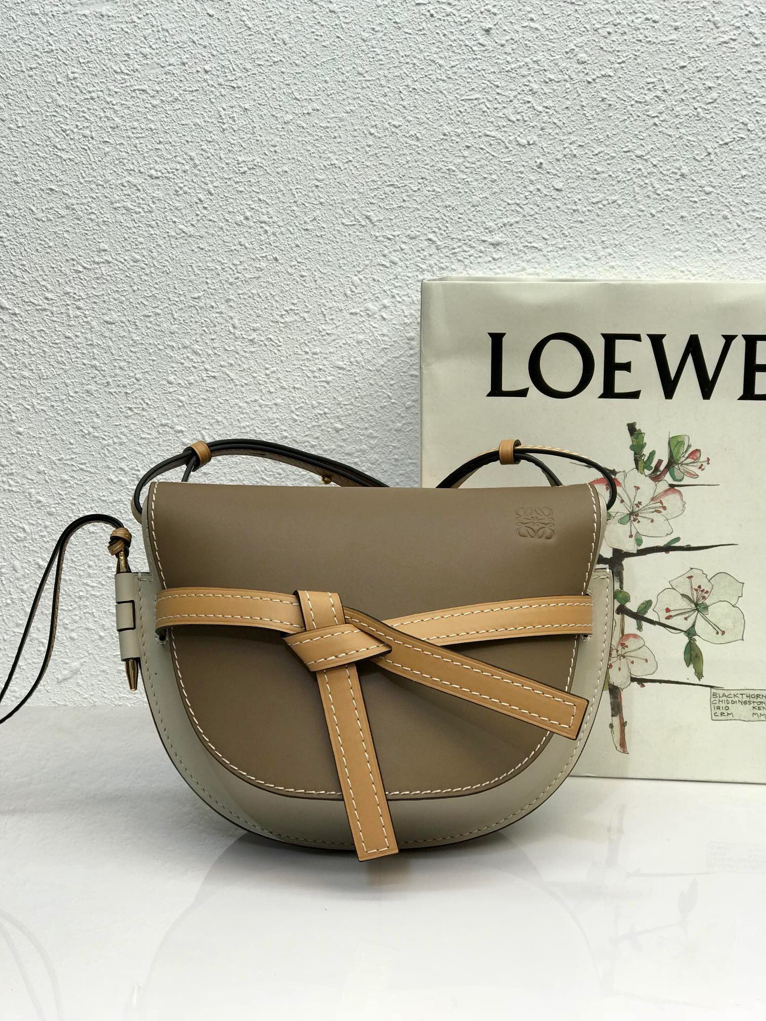 LOEW Gate