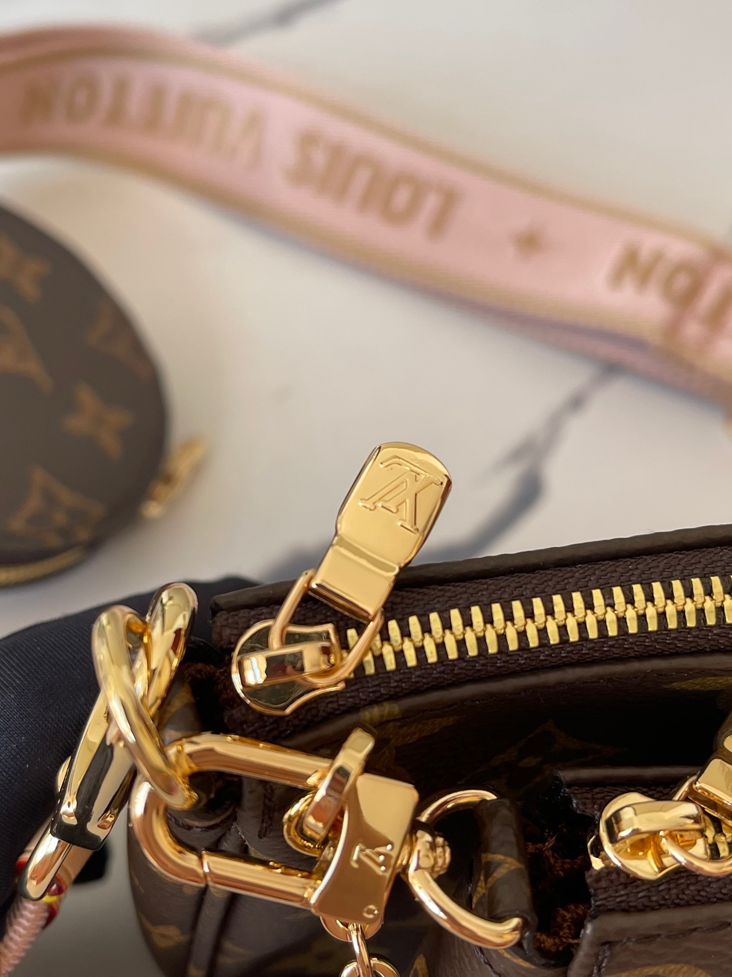LOUIV M44813 Multi Pochette