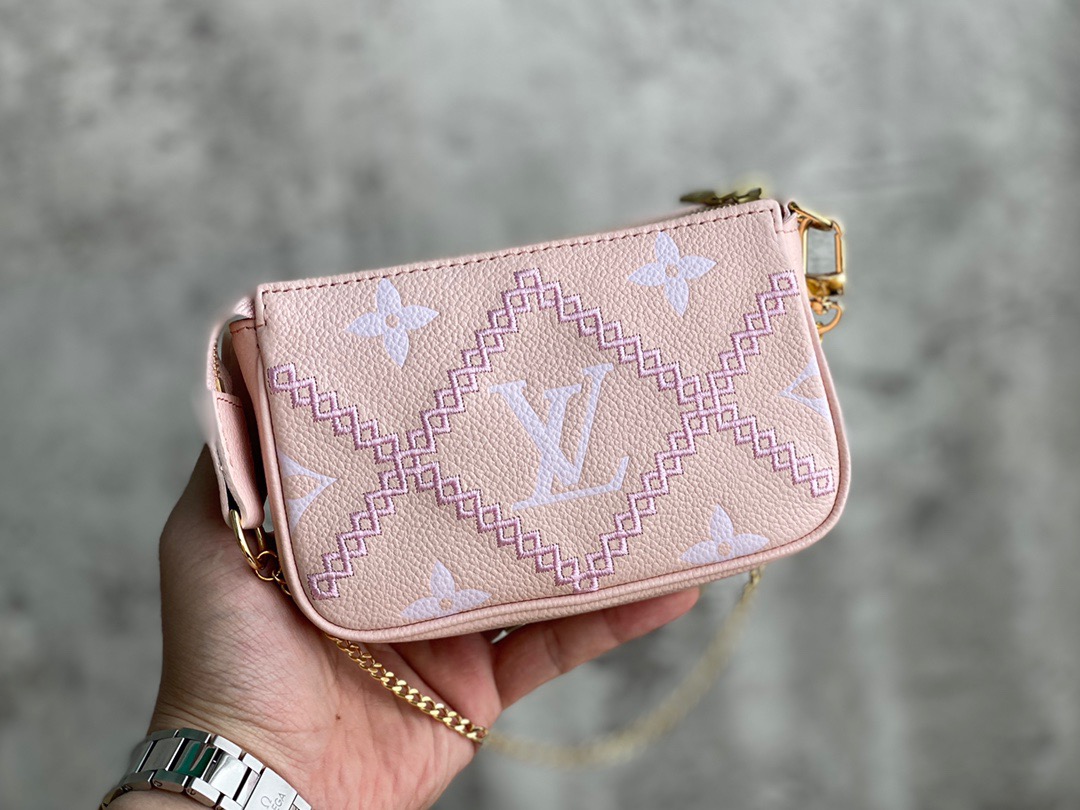 LOUIV Pochette M81140