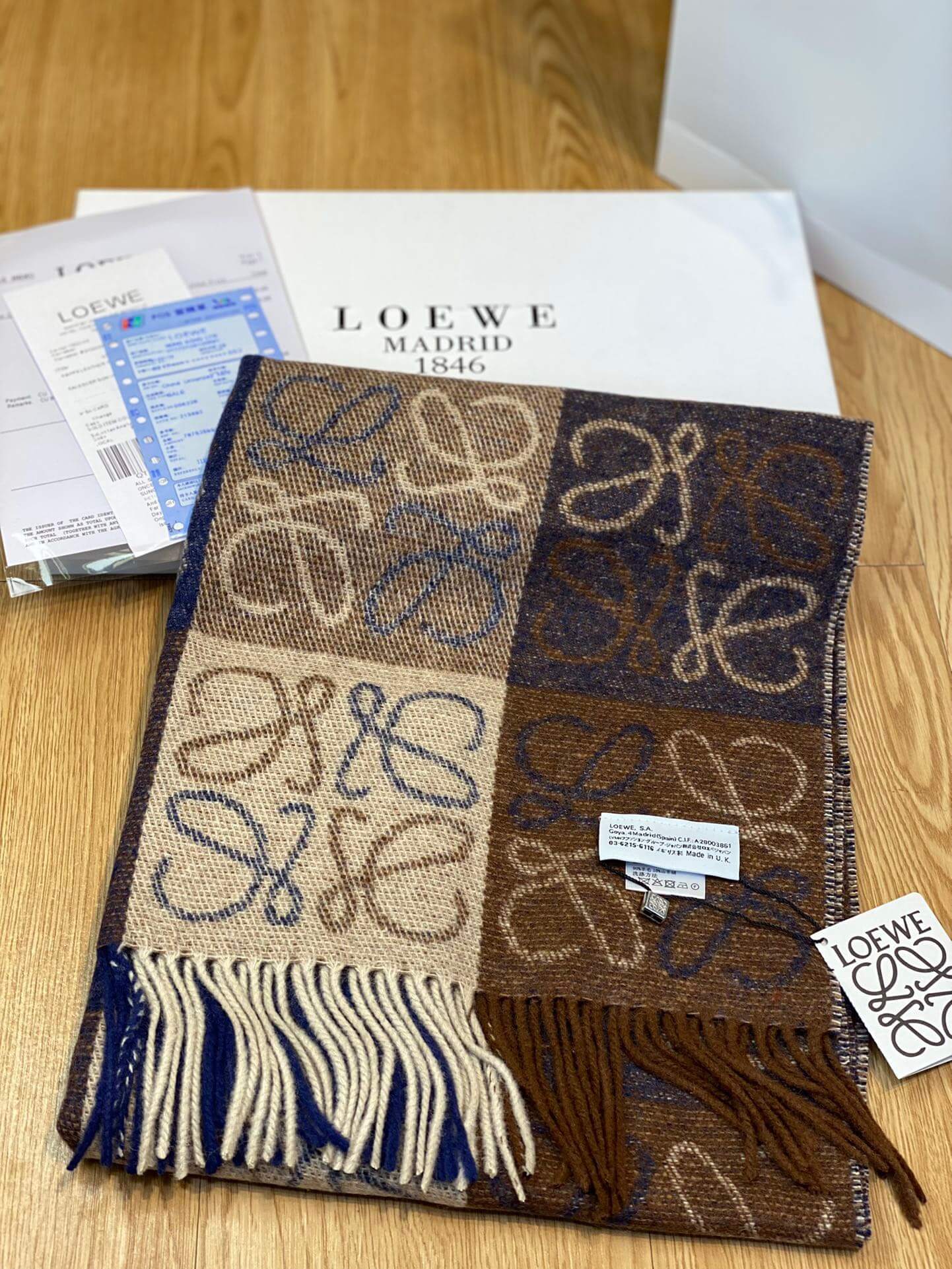 LOEW Scarfs
