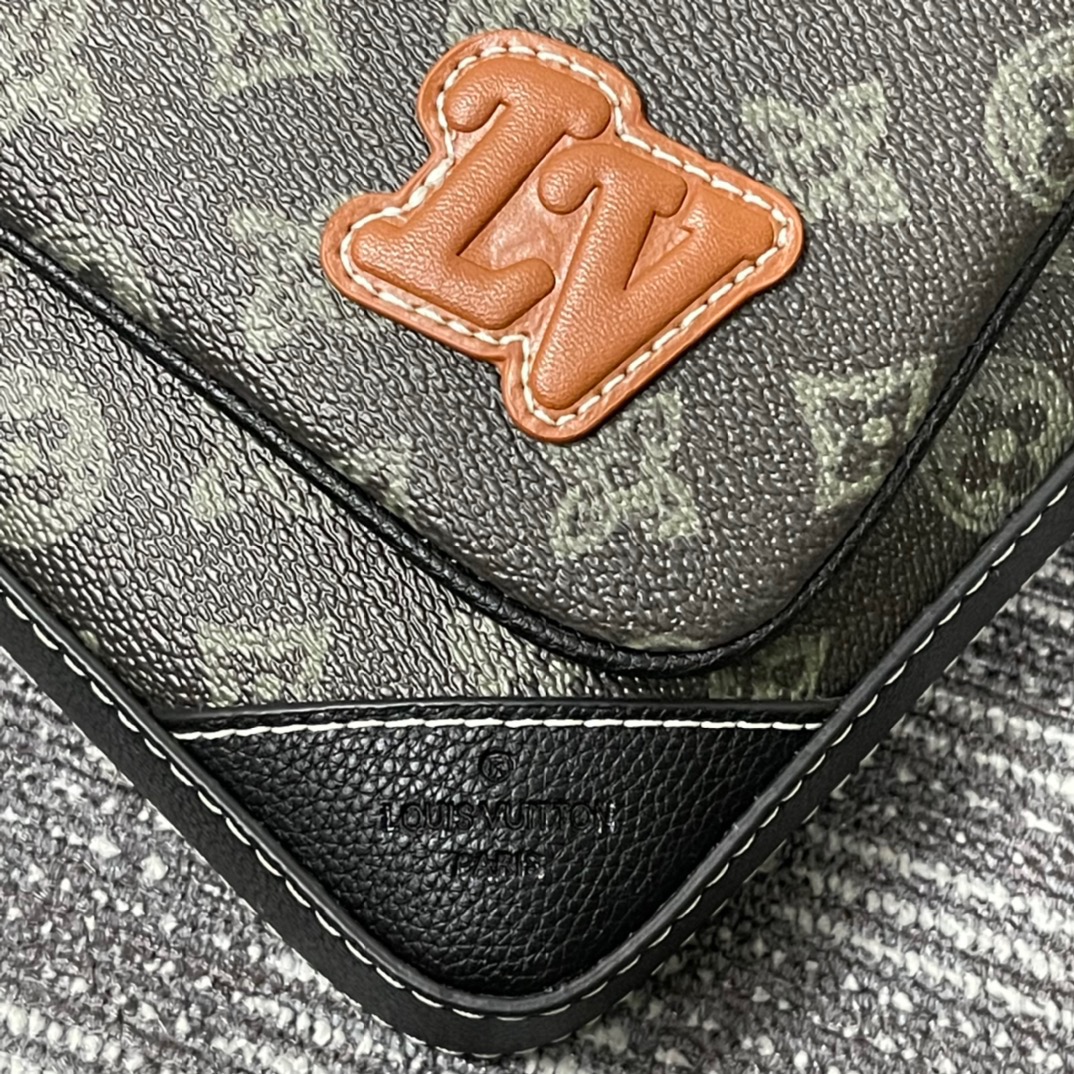 LOUIV Damier Spray