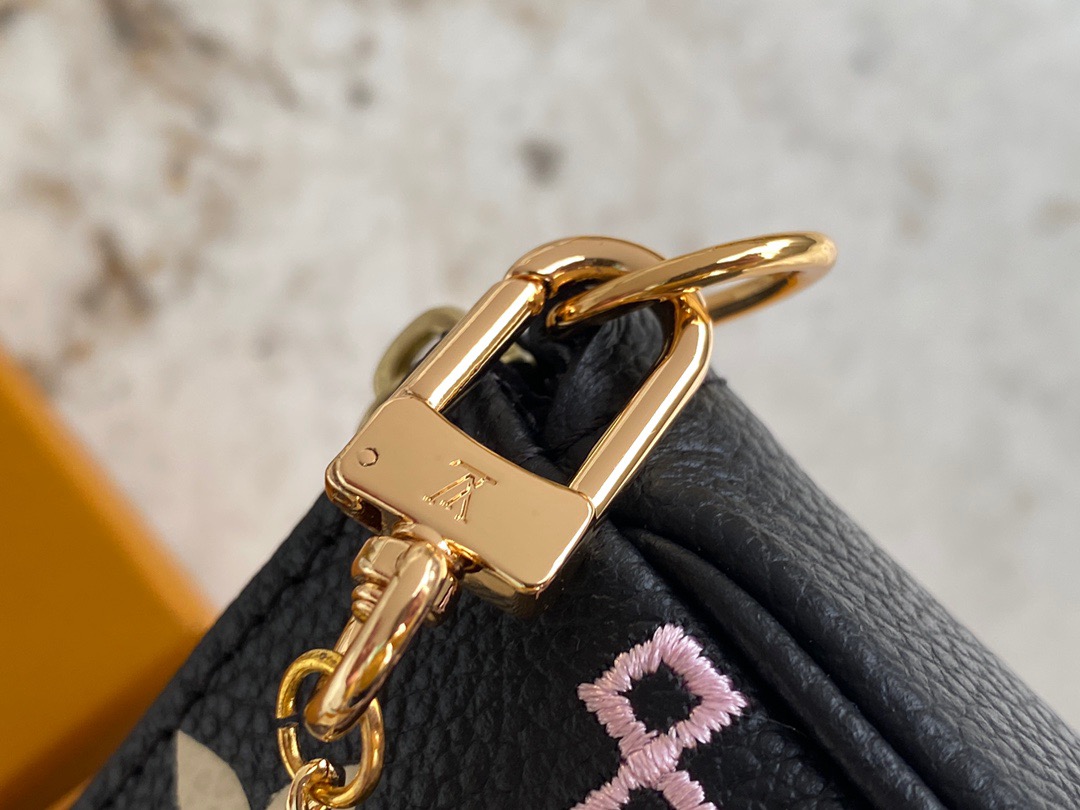 LOUIV Pochette M81140