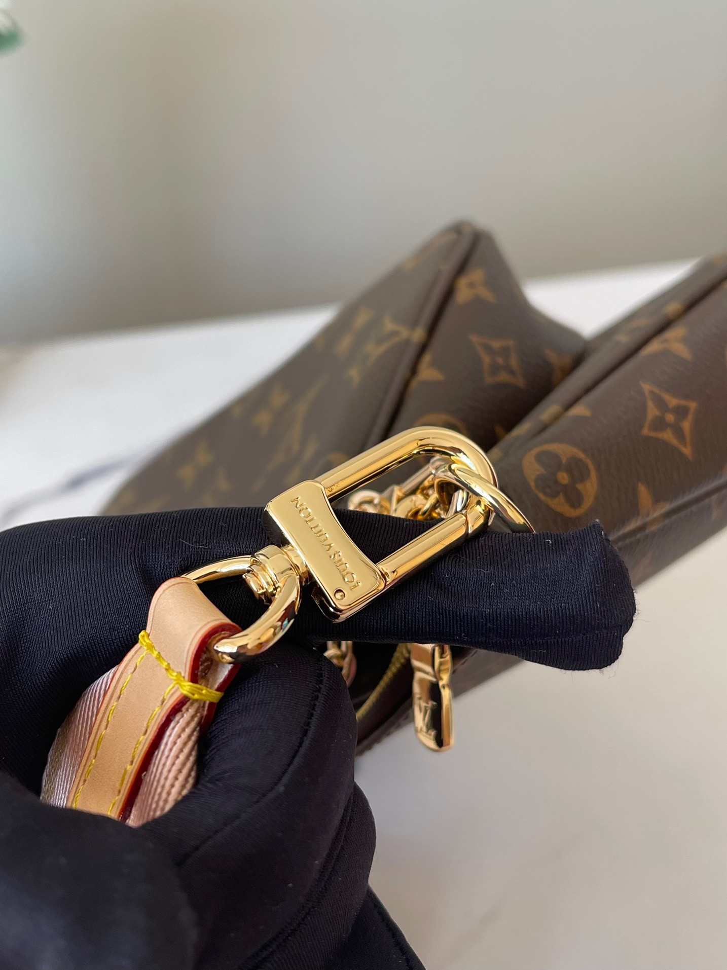LOUIV M44813 Multi Pochette