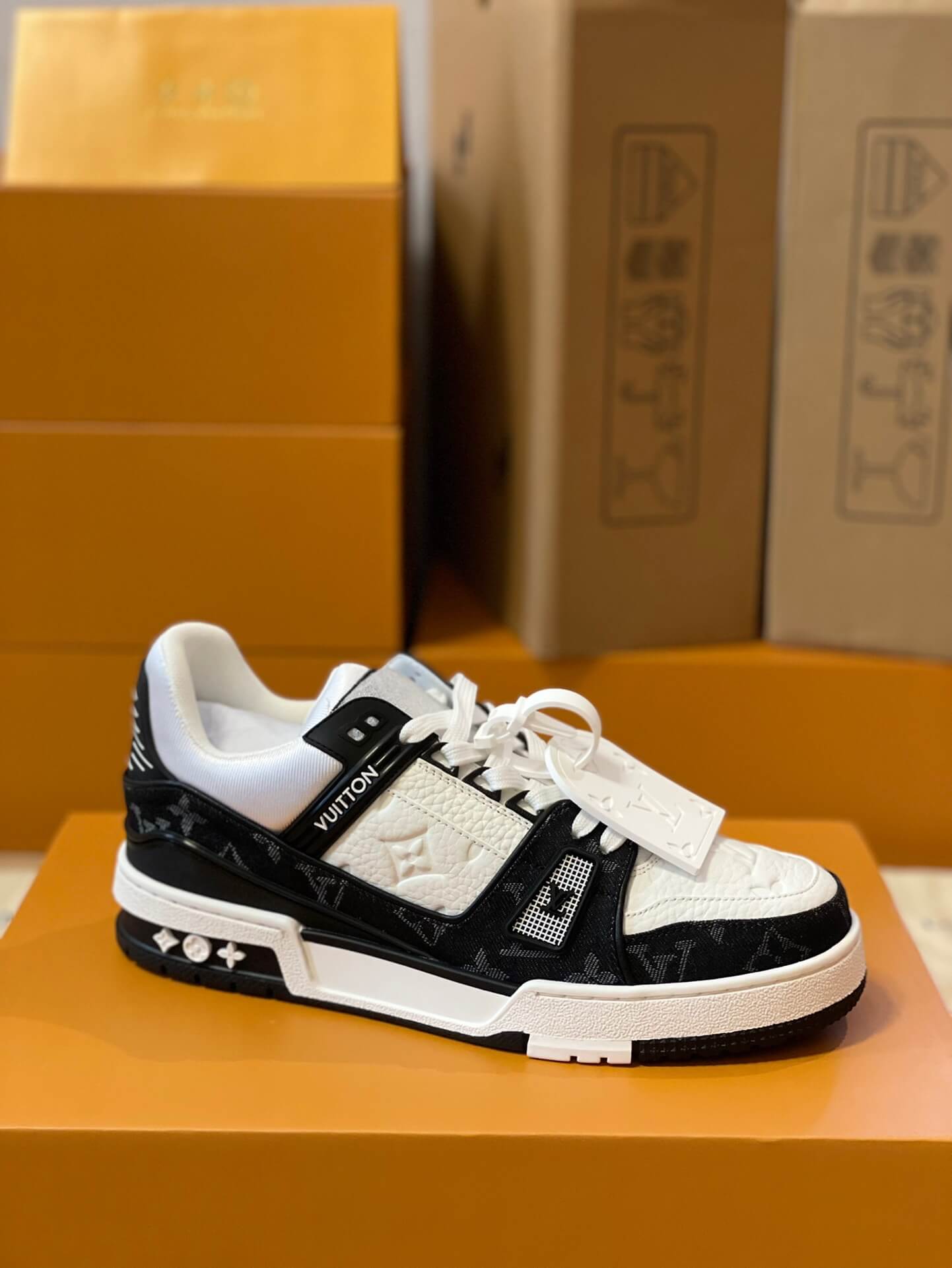 LOUIV Sneakers