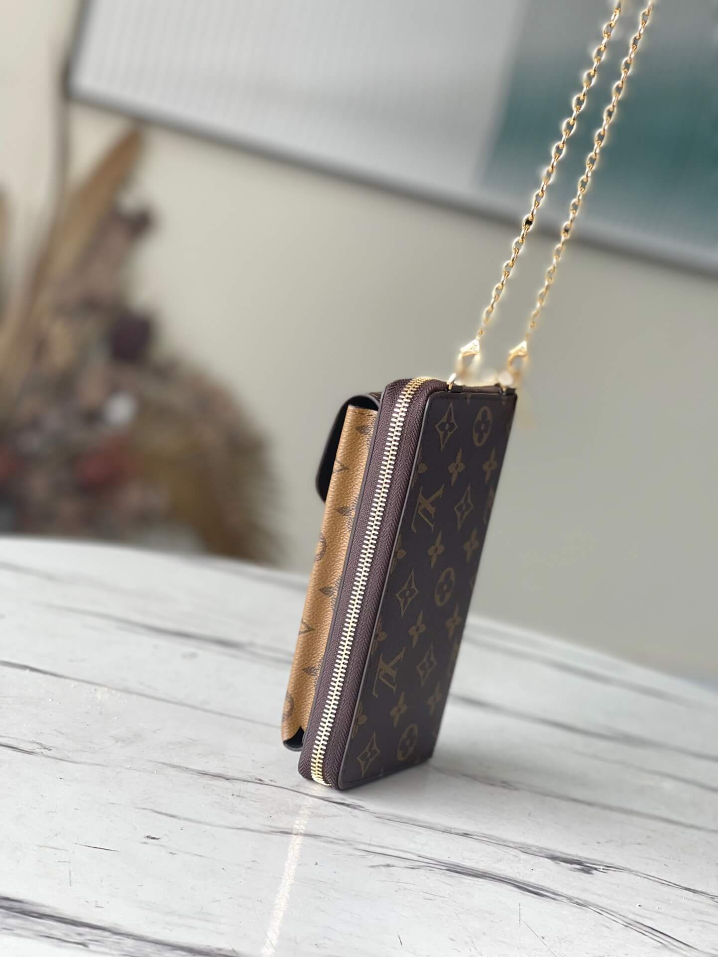 LOUIV Phone Bag