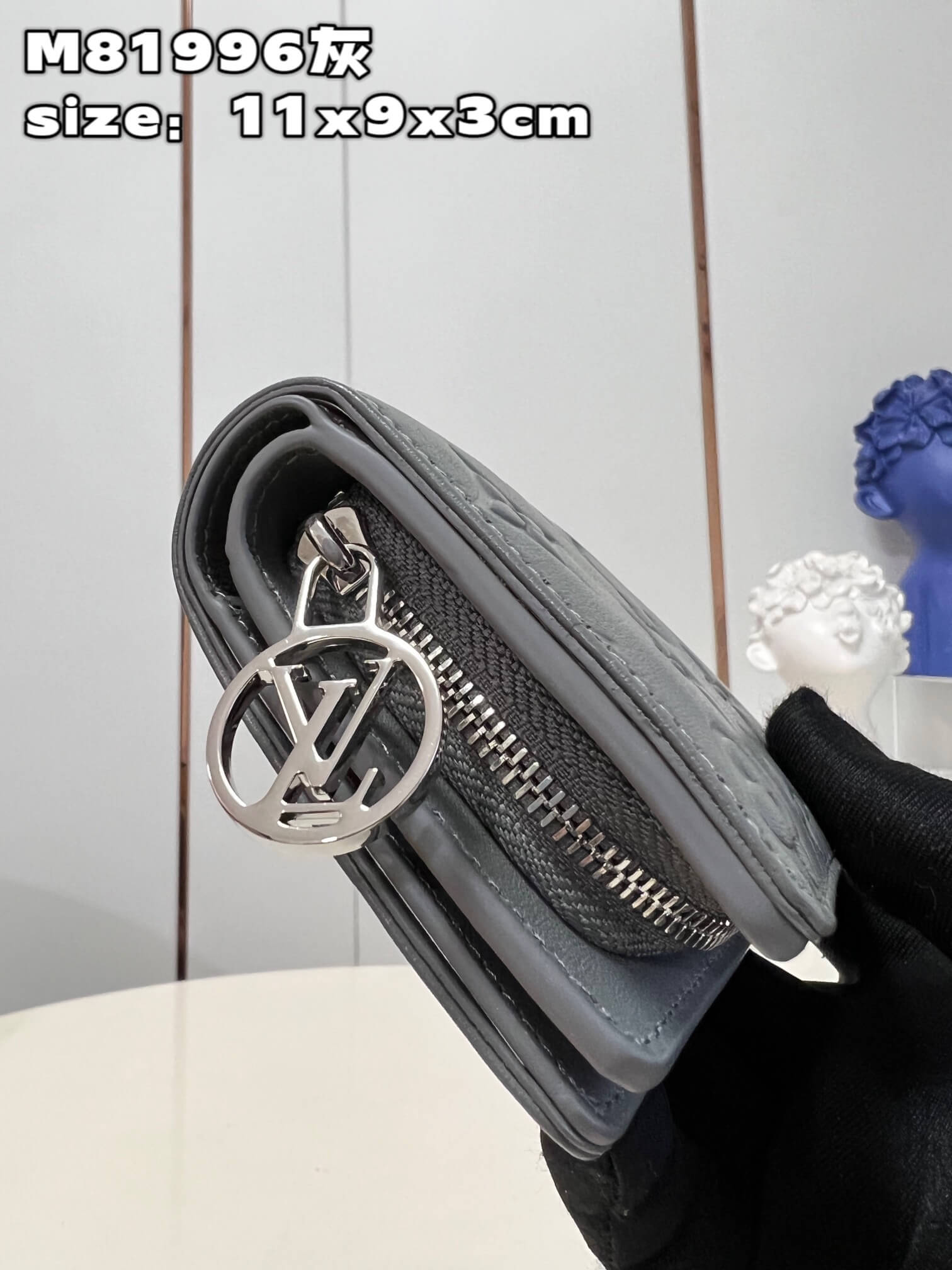 LOUIV Coussin Wallet